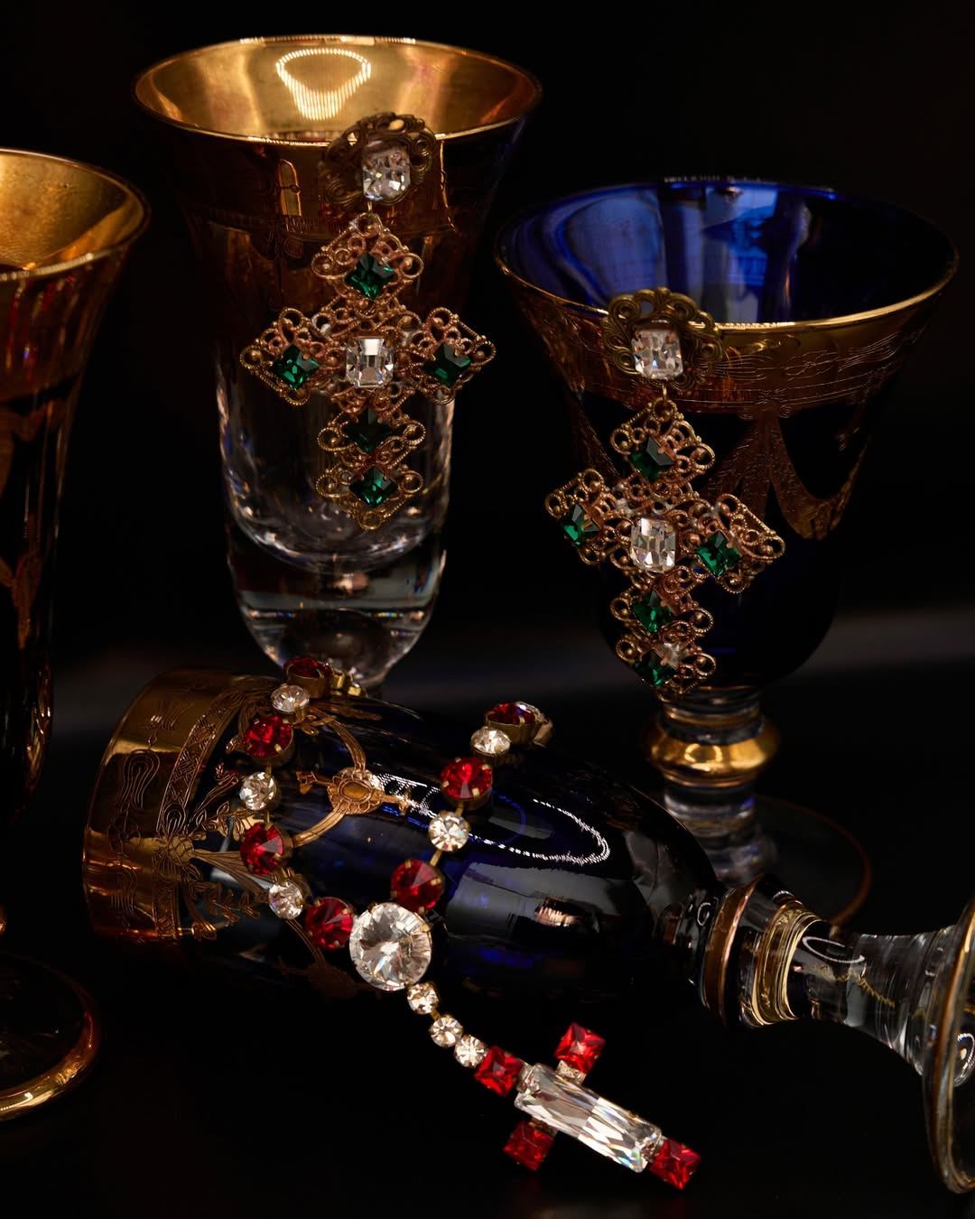 Gioielli Vintage Statement: perché collane e bracciali anni ’60-’80 sono tornati protagonisti