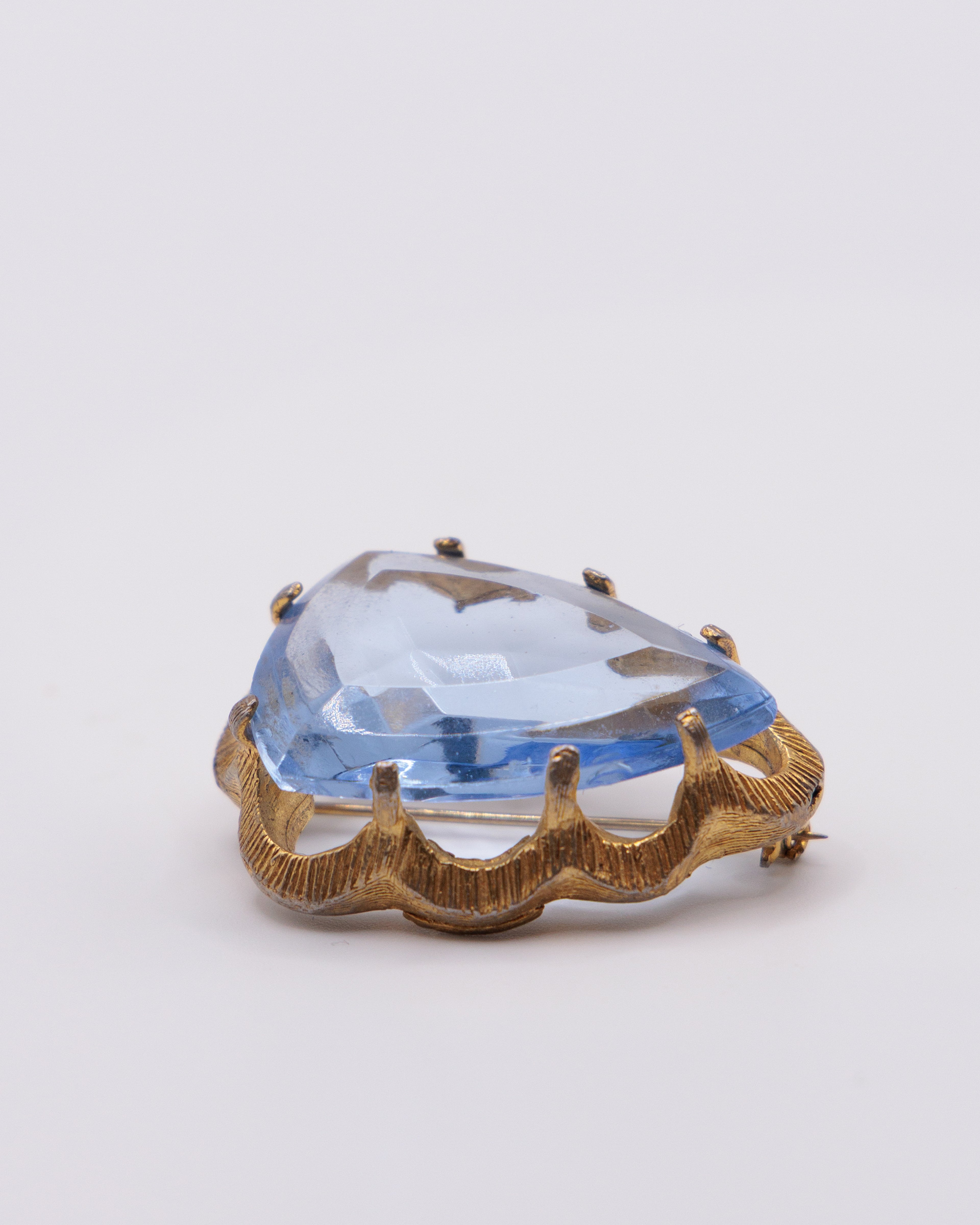 Spilla Vintage Western Germany con Grande Pietra Azzurra – Brooch Dorata Anni ‘60 con Cristallo