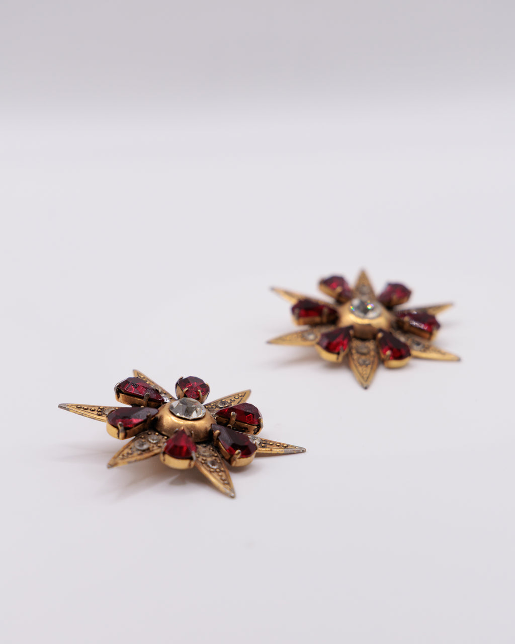 Orecchini vintage a stella con strass rossi, clip, stile barocco dorato