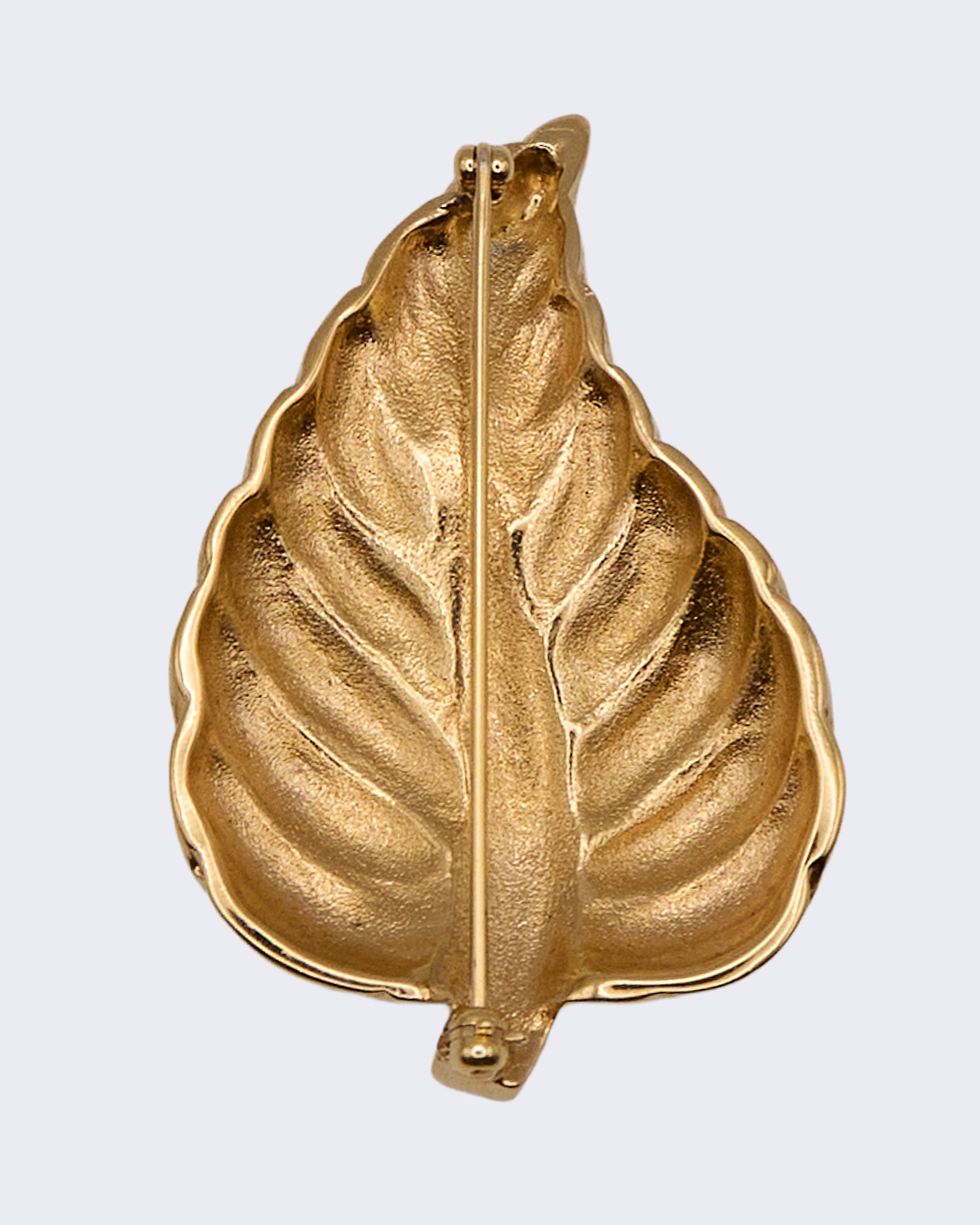 Spilla Vintage a Foglia Dorata con Cristalli – Gioiello Elegante