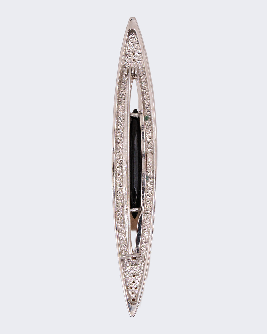 Spilla vintage lunga argentata con pietra nera e pavé di strass, design moderno anni ’80