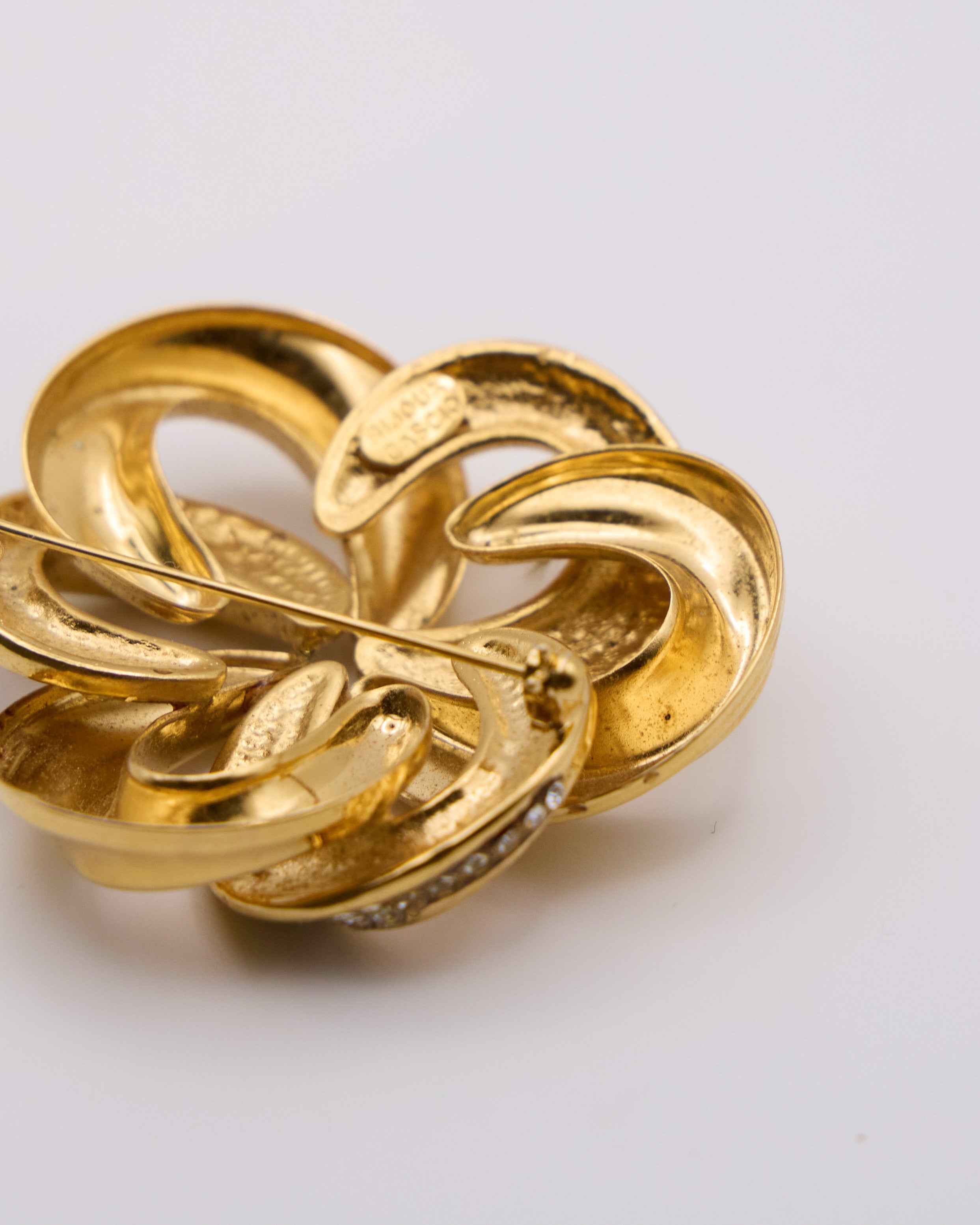 Spilla Vintage Bijoux Cascio Dorata con Strass – Design Astratto Anni ’80