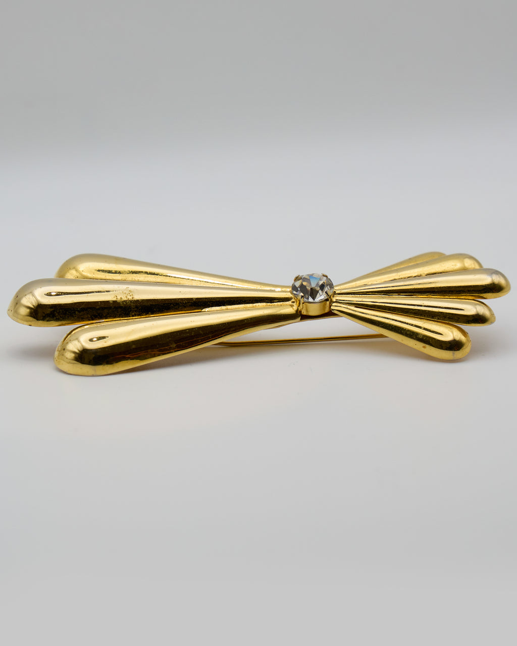 Spilla De Liguori Vintage a Fiocco/Ventaglio Placcata Oro con Strass – Anni ’40–’50 Stile Retrò