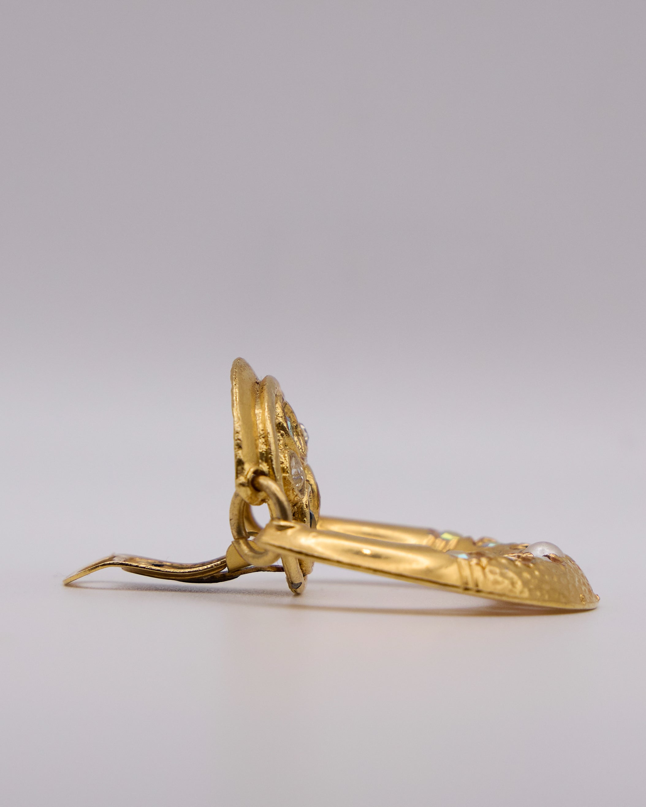 Orecchini Vintage Dorati a Mezzaluna con Cristalli Iridescenti – Anni 80