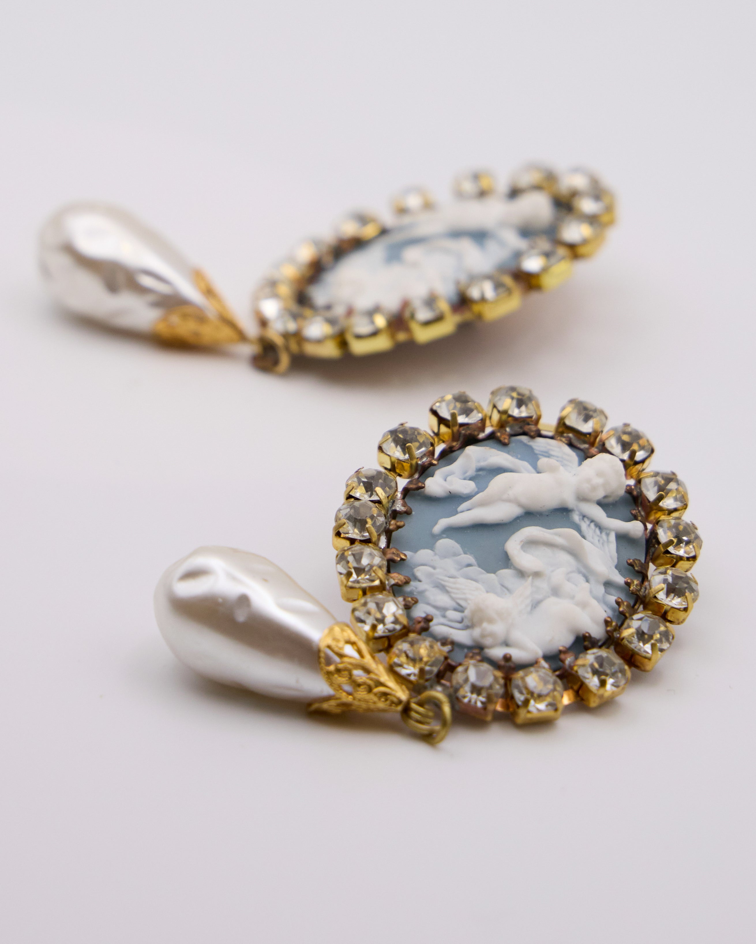 Orecchini Vintage Cameo Angeli e Perle Pendenti – Clip Strass Stile Barocco
