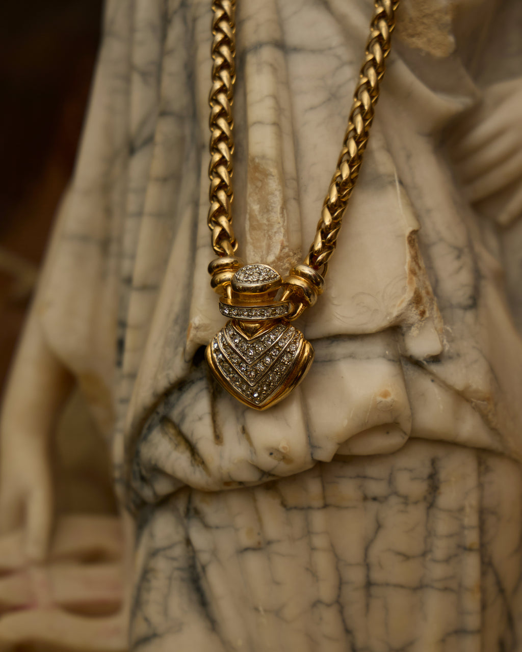 Collana Vintage Dorata con Ciondolo Cuore e Strass