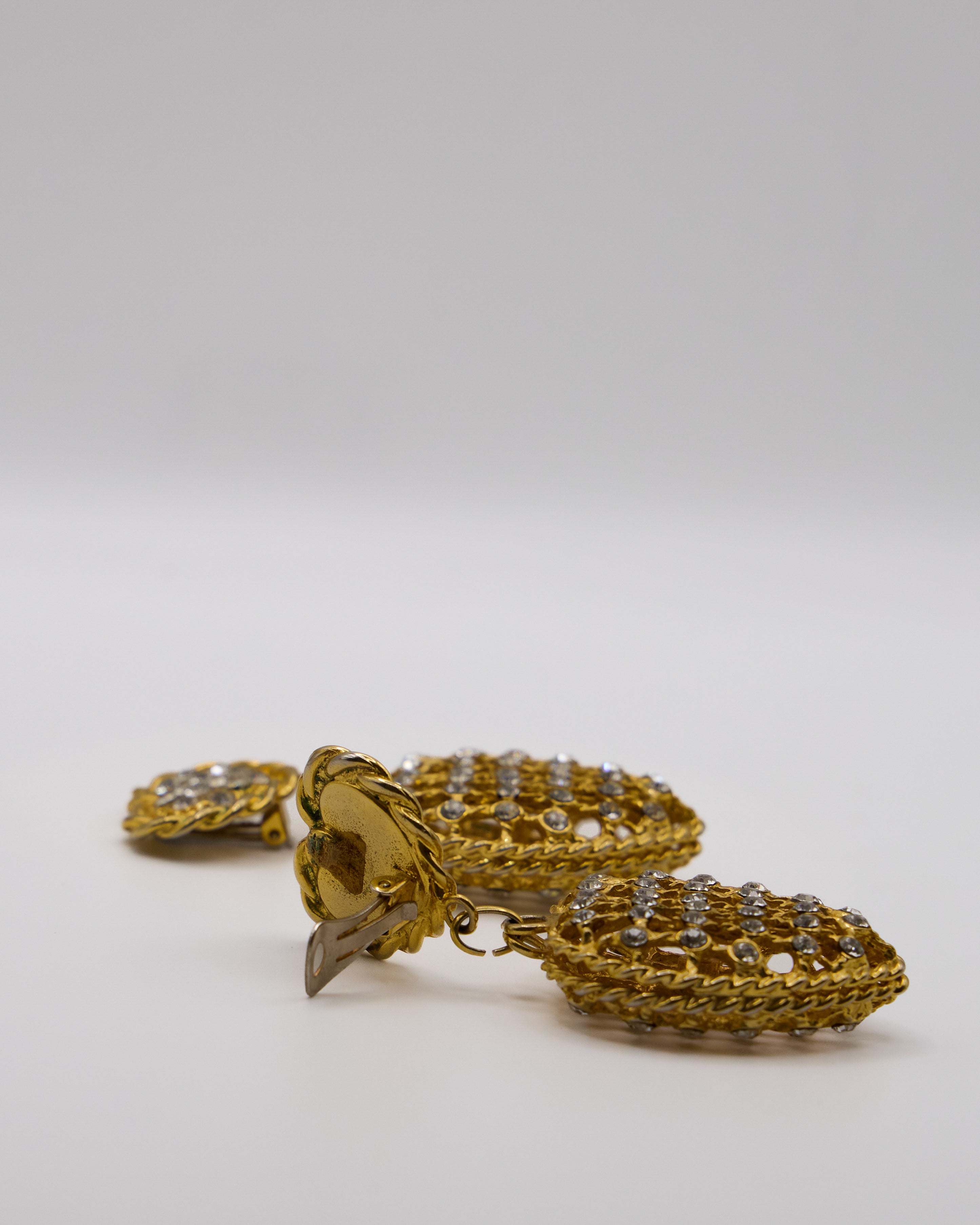 Orecchini Pendenti Vintage a Clip a Forma di Cuore – Metallo Dorato con Strass