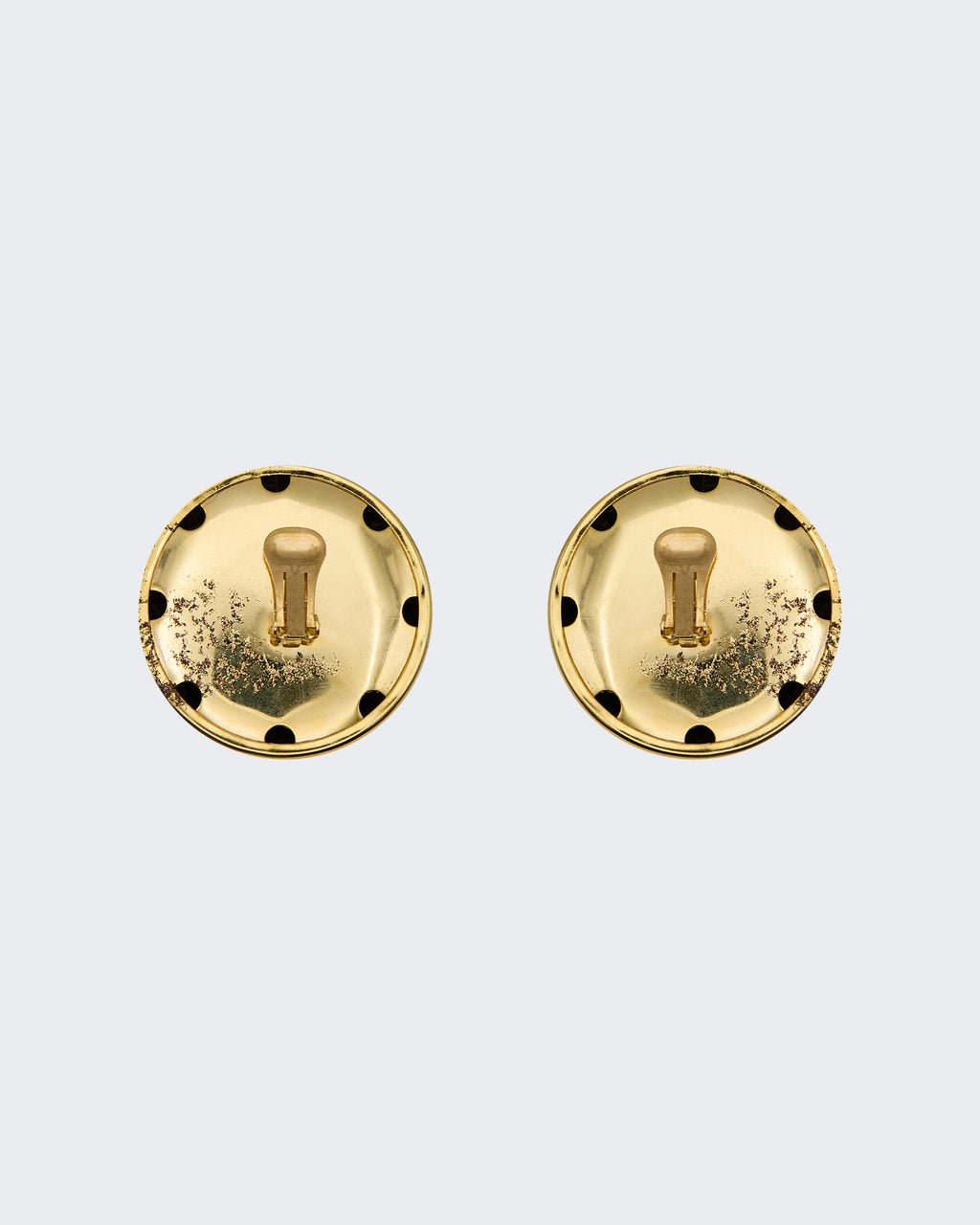 Orecchini vintage a bottone in metallo placcato oro con motivo inciso – Design retrò