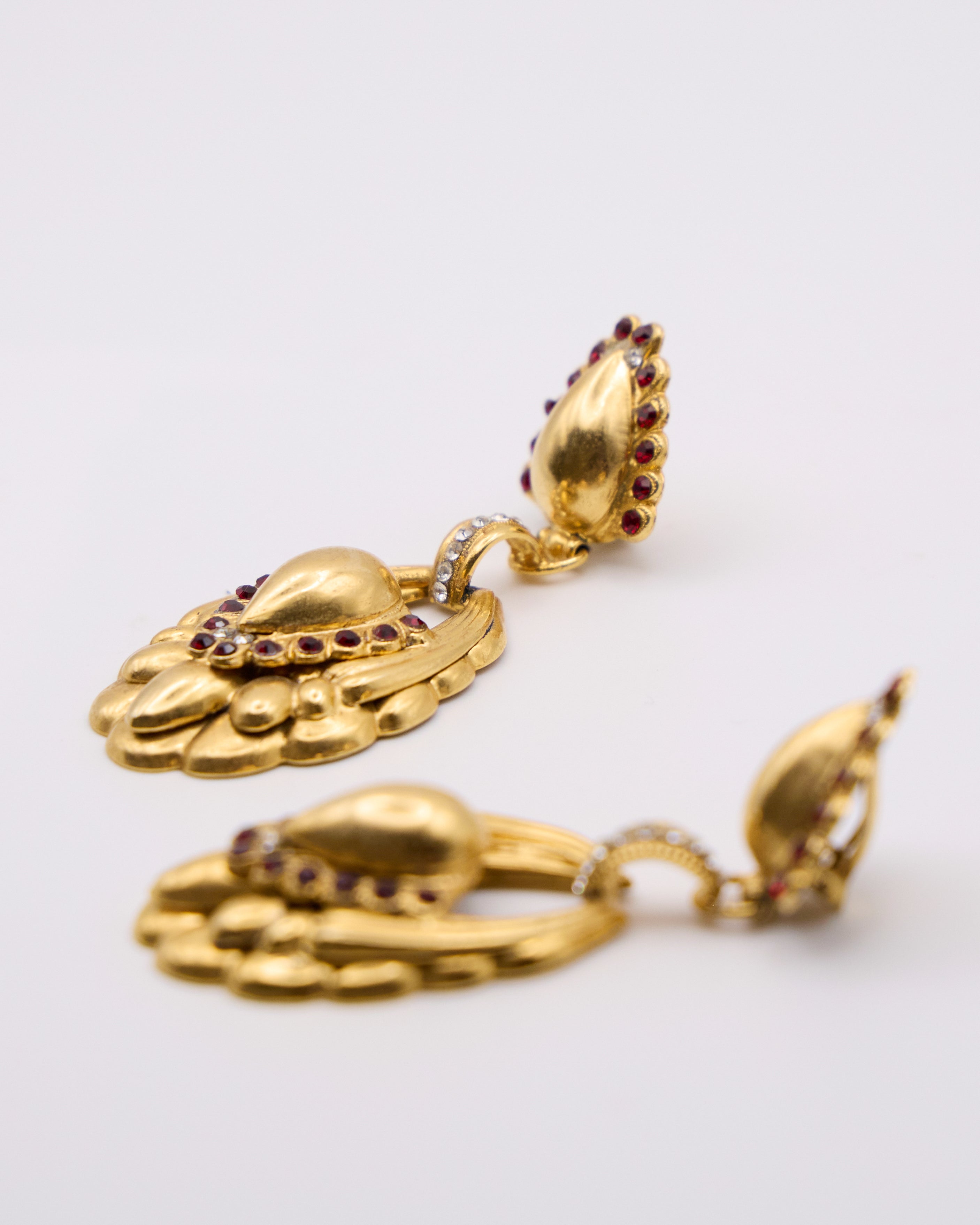 Orecchini Vintage firmati Flotty Dorati con Strass Rossi