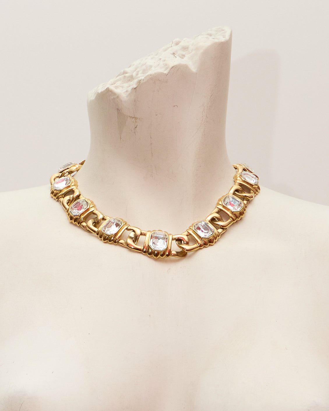 Collier vintage en or orné de cristaux taille émeraude – années 1980