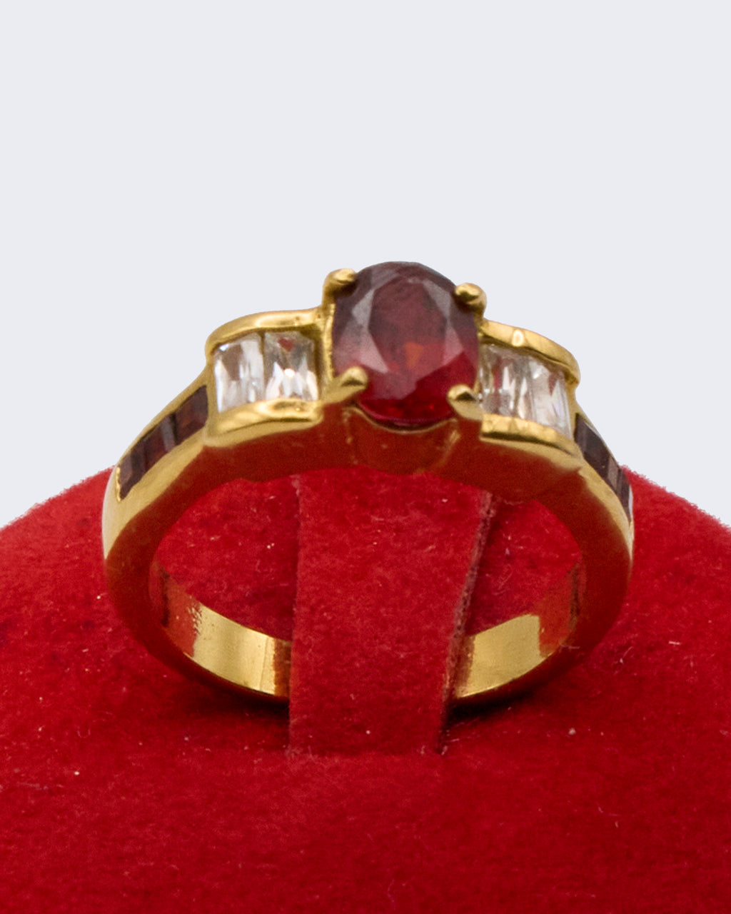 Bague en pierre rouge