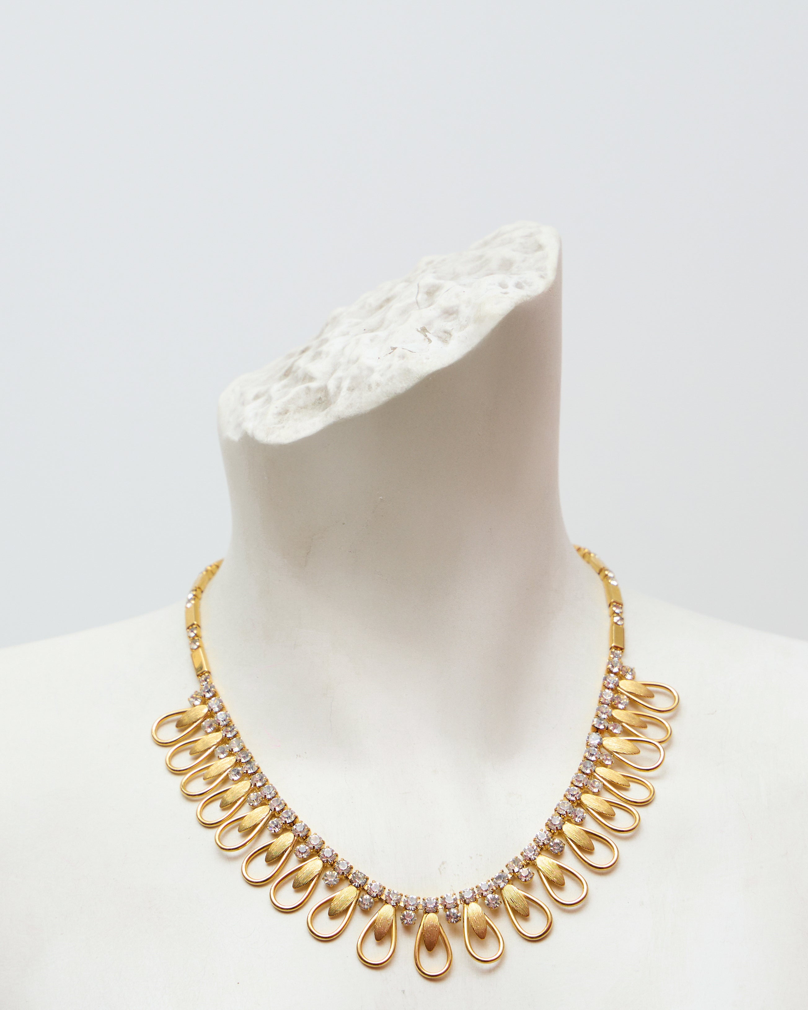Collana Vintage Sarah Coventry con Petali di Cristallo – Susan Caplan, Placcata Oro, Anni ’70