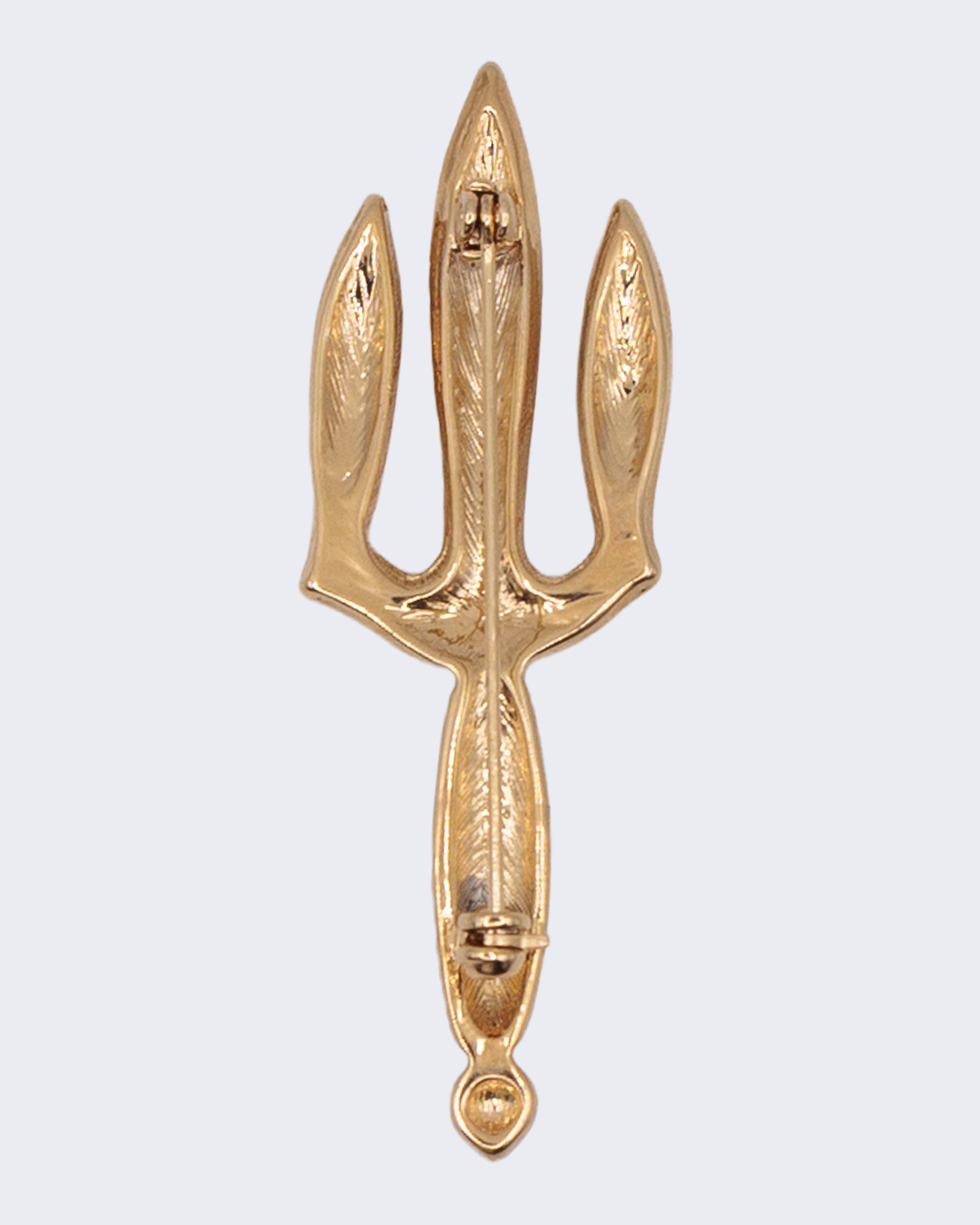 Spilla Vintage Tridente Dorata con Strass – Design Simbolico Elegante