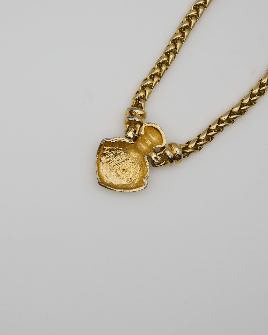 Collana vintage girocollo con ciondolo pavé a cuore, maglia a treccia dorata – Anni ’80/’90