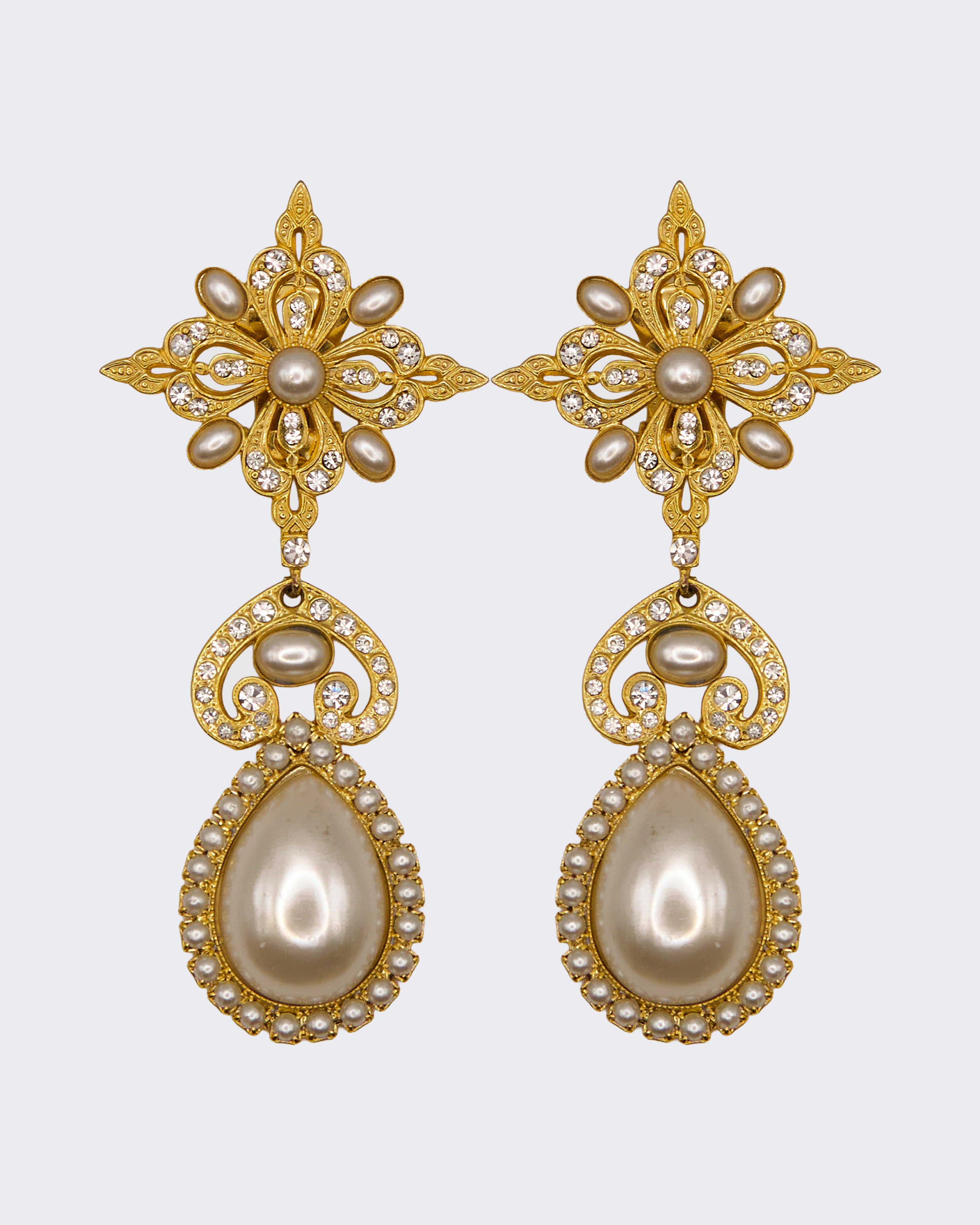 Orecchini Pendenti Vintage con Perle e Strass – Design Floreale