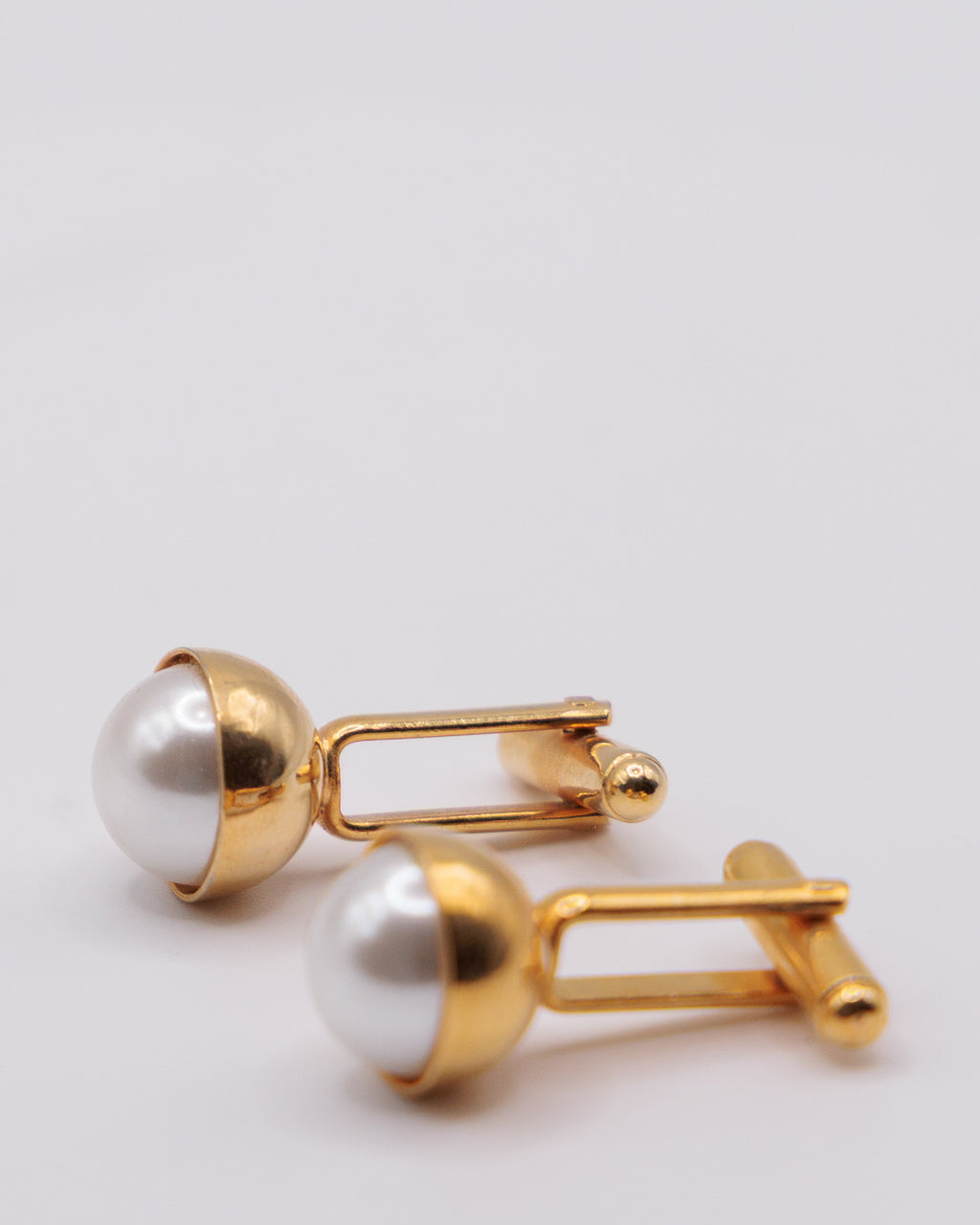 Gemelli vintage dorati con perla effetto cabochon stile minimal elegante