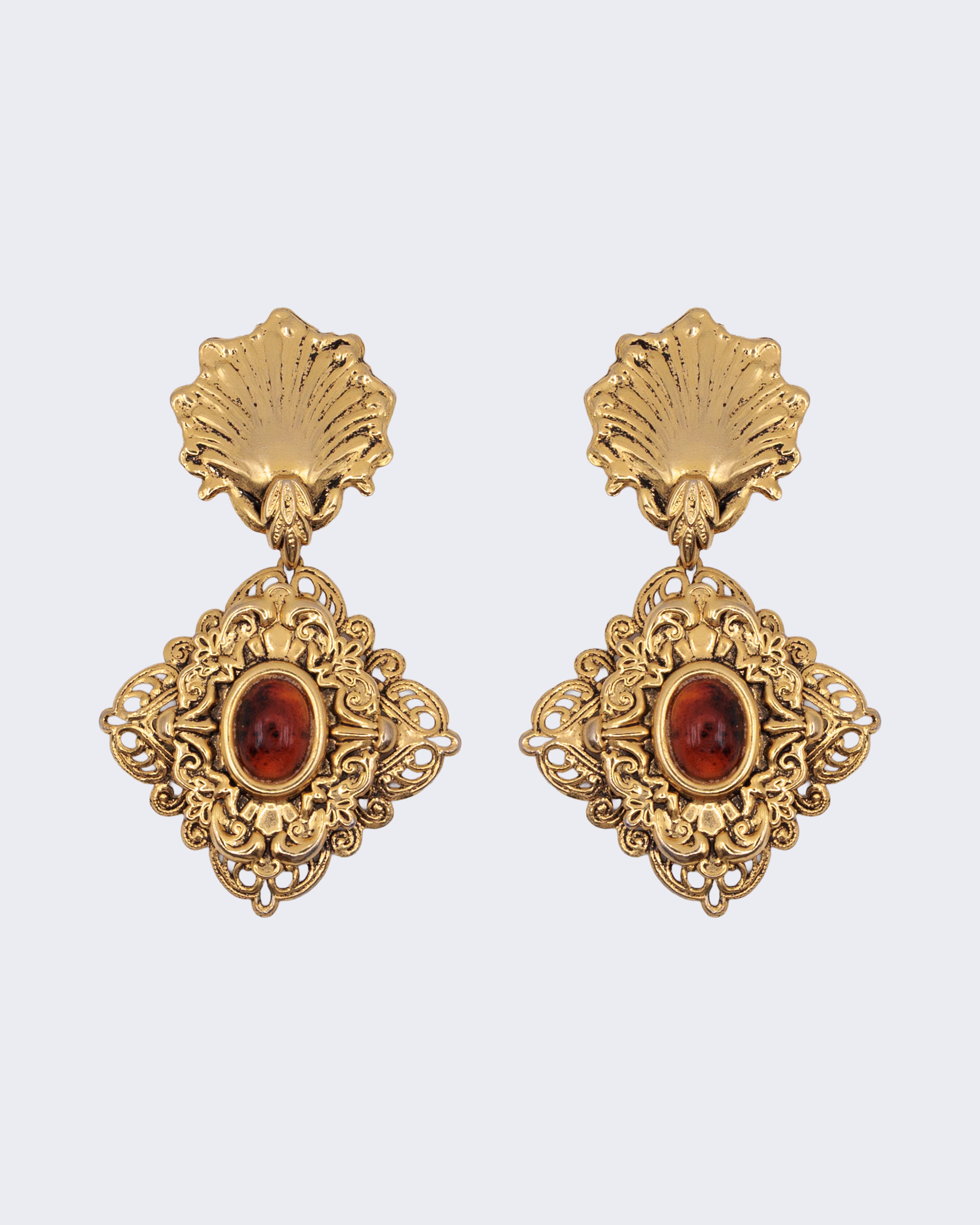 Orecchini vintage barocco con cabochon ambra, clip dorate lavorate