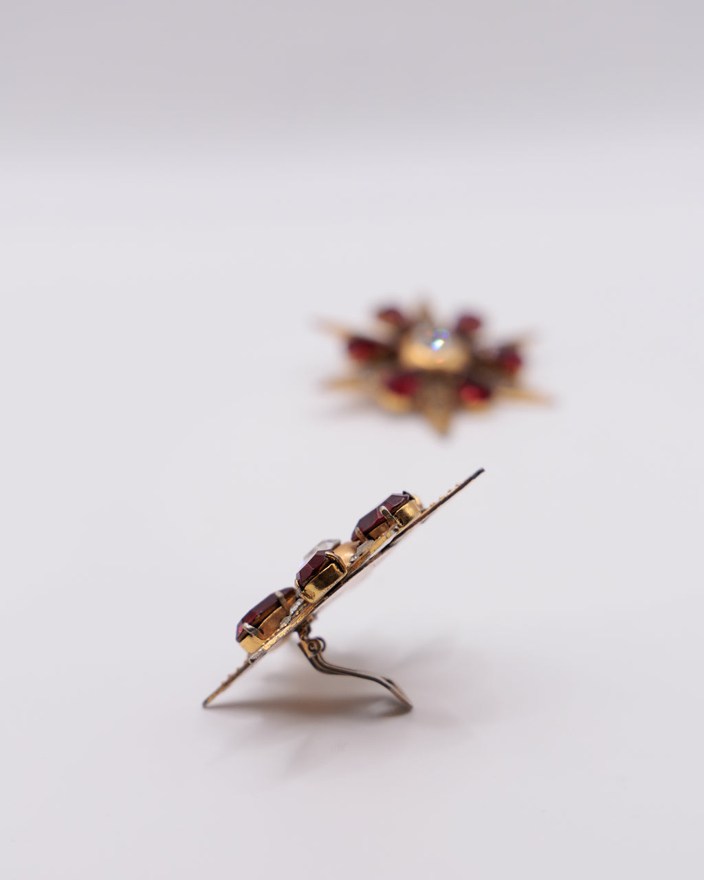 Orecchini vintage a stella con strass rossi, clip, stile barocco dorato