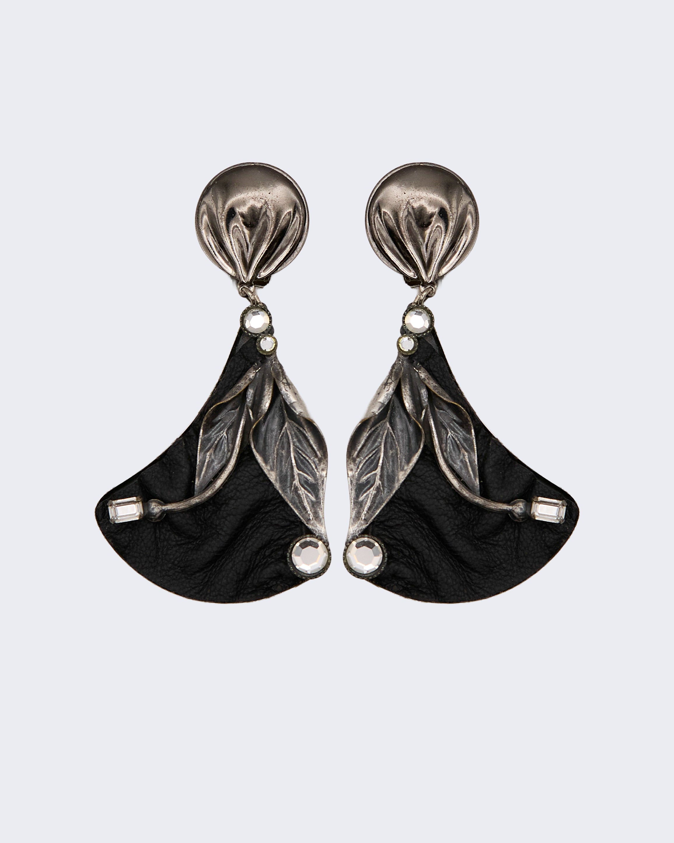 Boucles d'oreilles pendantes feuille noire et éventail