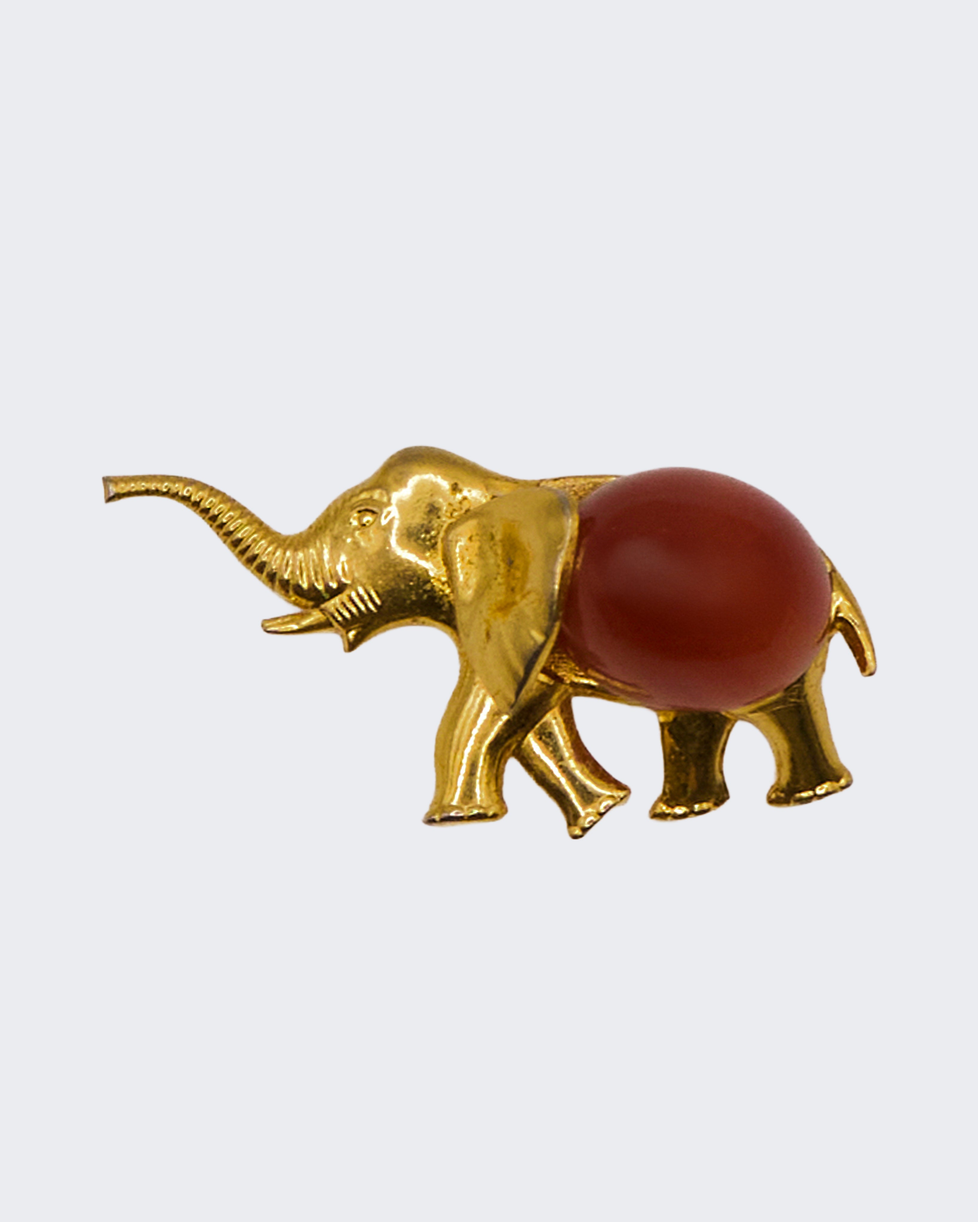 Spilla Vintage a Forma di Elefante Color Oro con Pietra Rossa – Gioiello Portafortuna Retrò 4 cm
