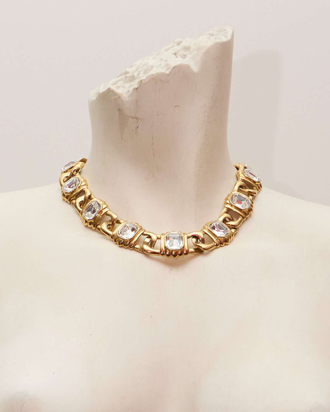 Collier vintage en or orné de cristaux taille émeraude – années 1980