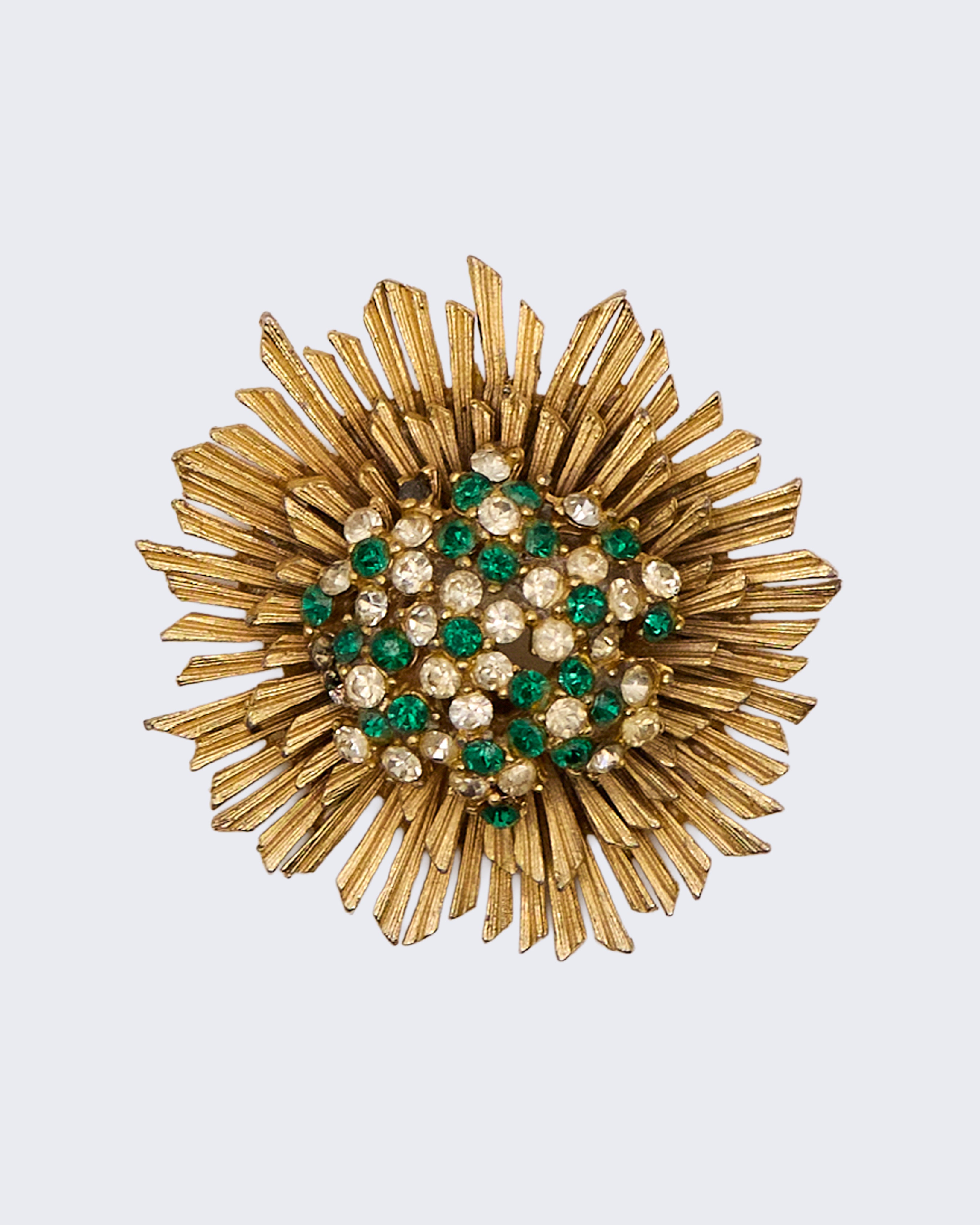 Broche chat vintage dorée des années 1960 avec strass et yeux verts scintillants - France