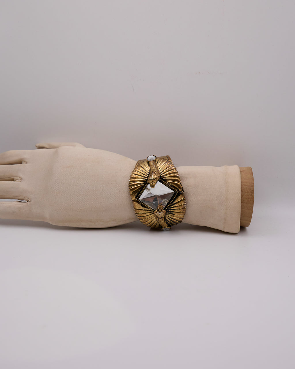 Bracciale Vintage Rigido Dorato con Maxi Cristallo Geometrico Art Déco