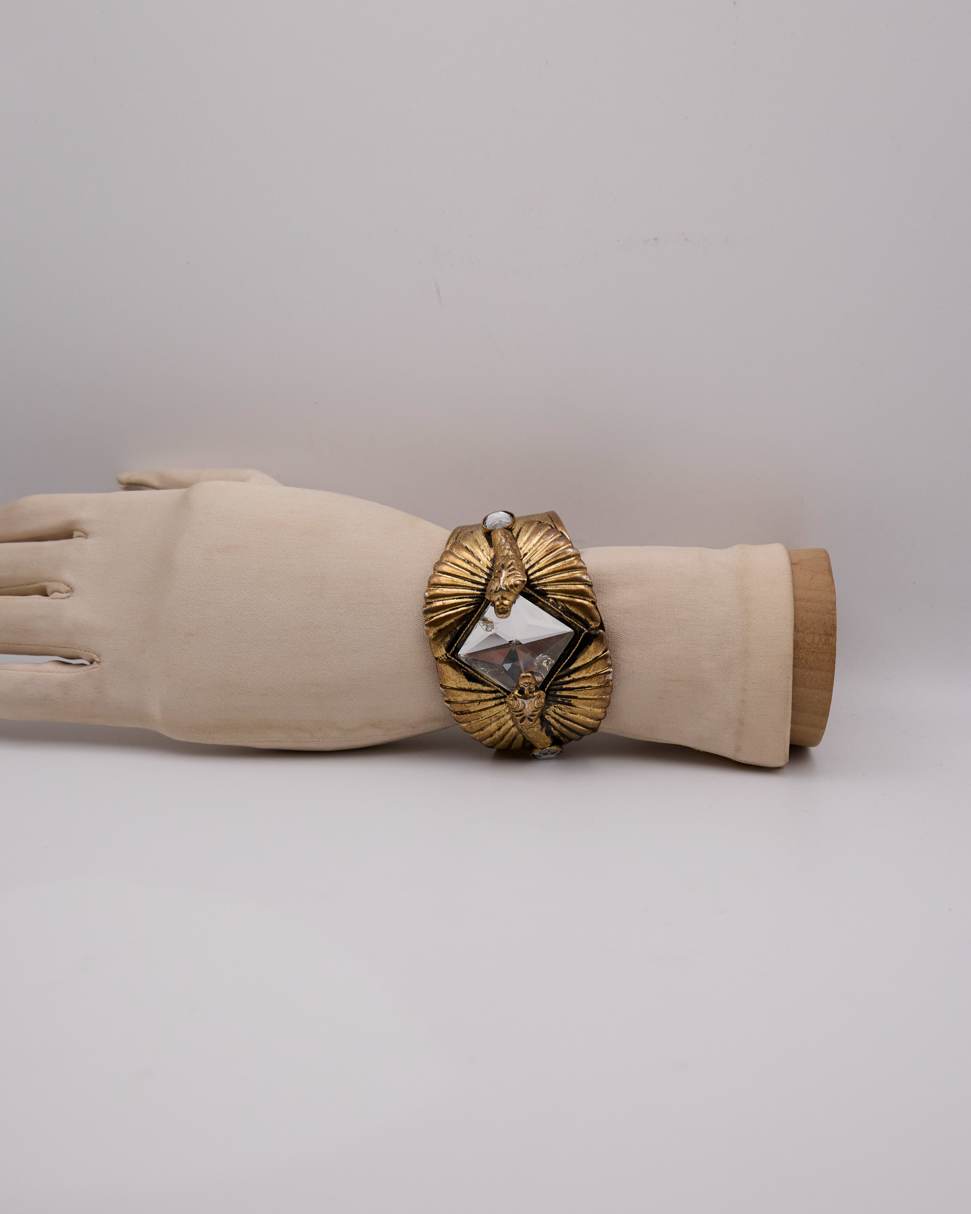 Bracciale Vintage Rigido Dorato con Maxi Cristallo Geometrico Art Déco