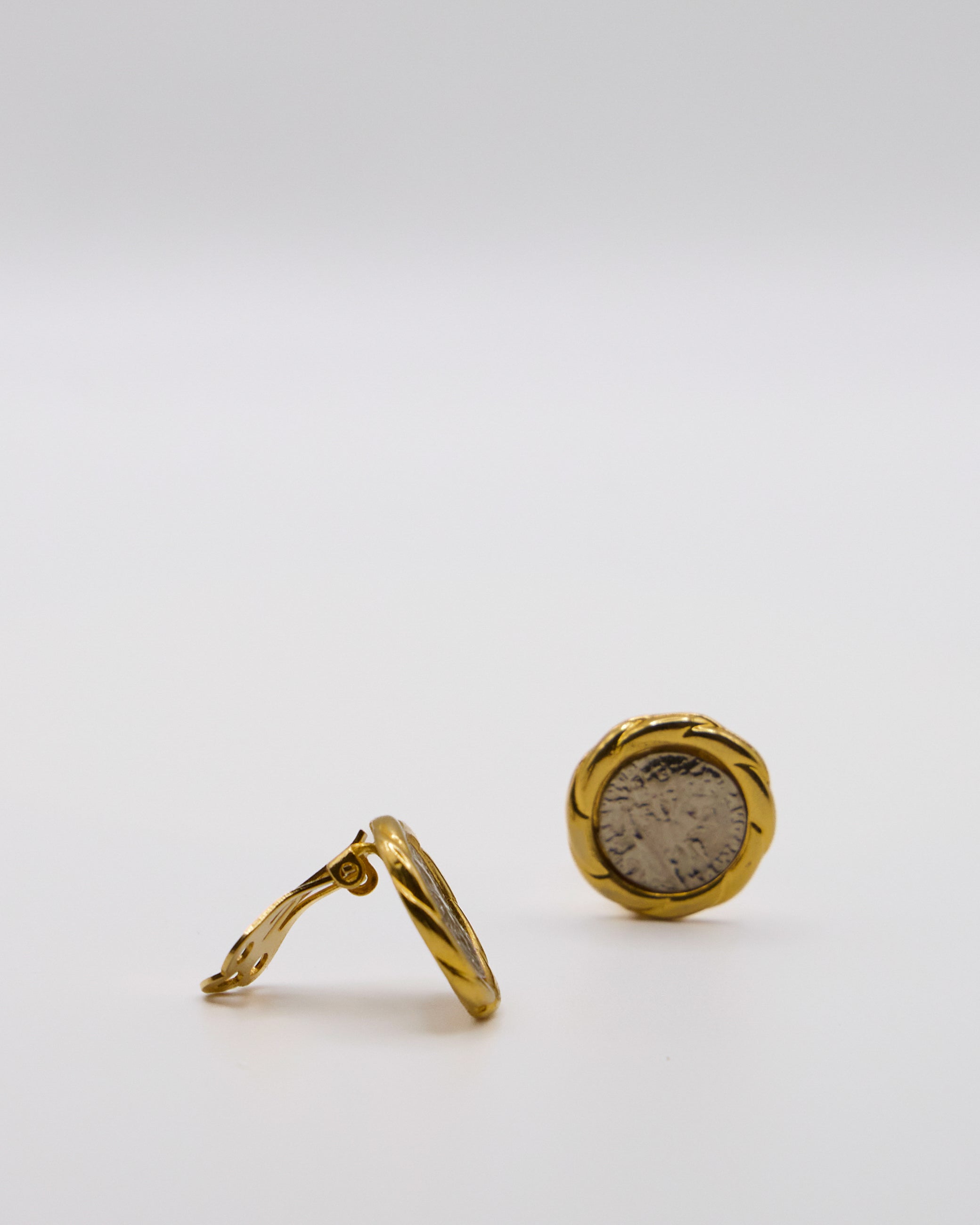 Orecchini Vintage con Monete in Argento Placcato Oro – Stile Romano