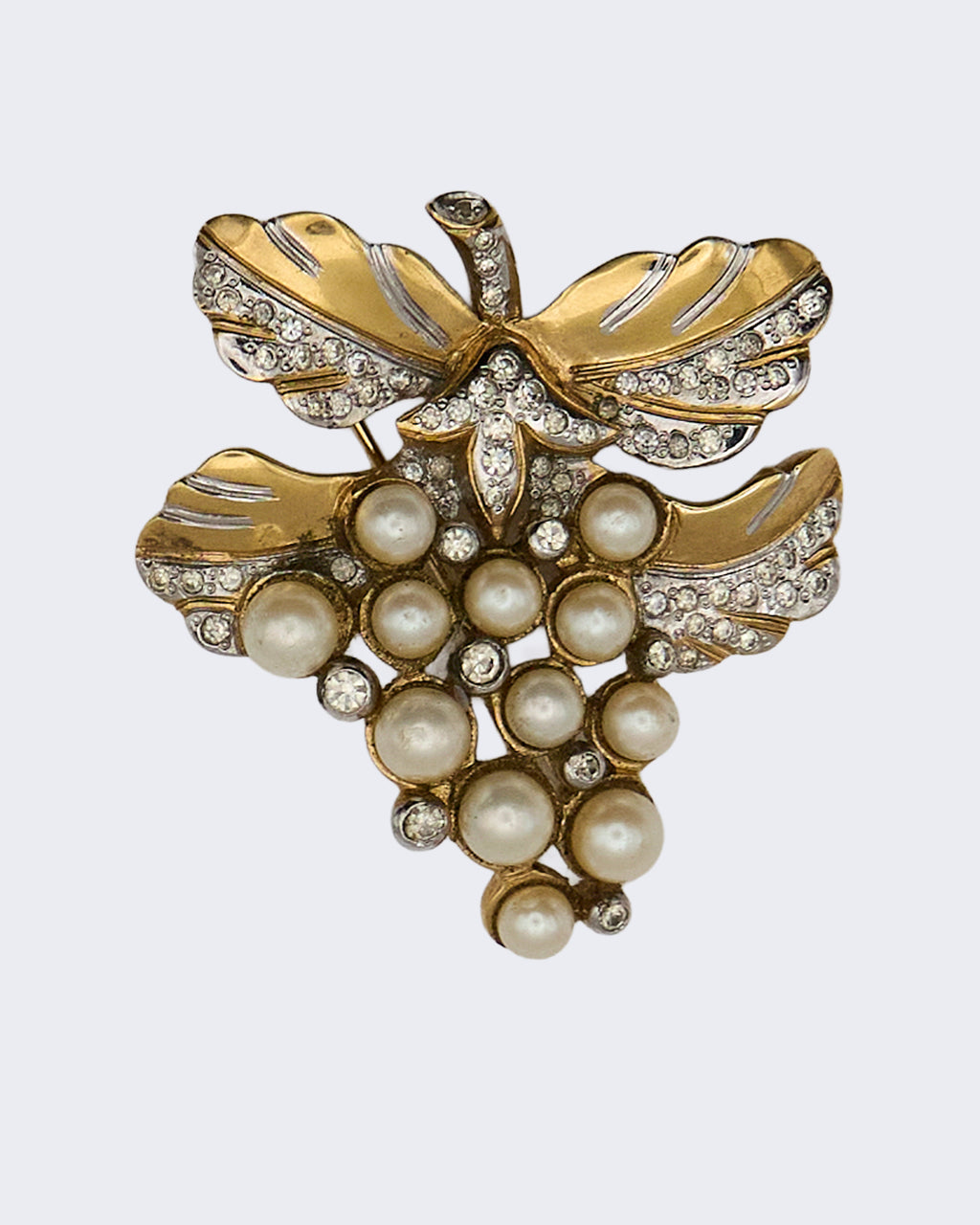 Spilla Vintage Grappolo d’Uva L’Officiel con Perle Finte e Strass – Anni ’50–’90