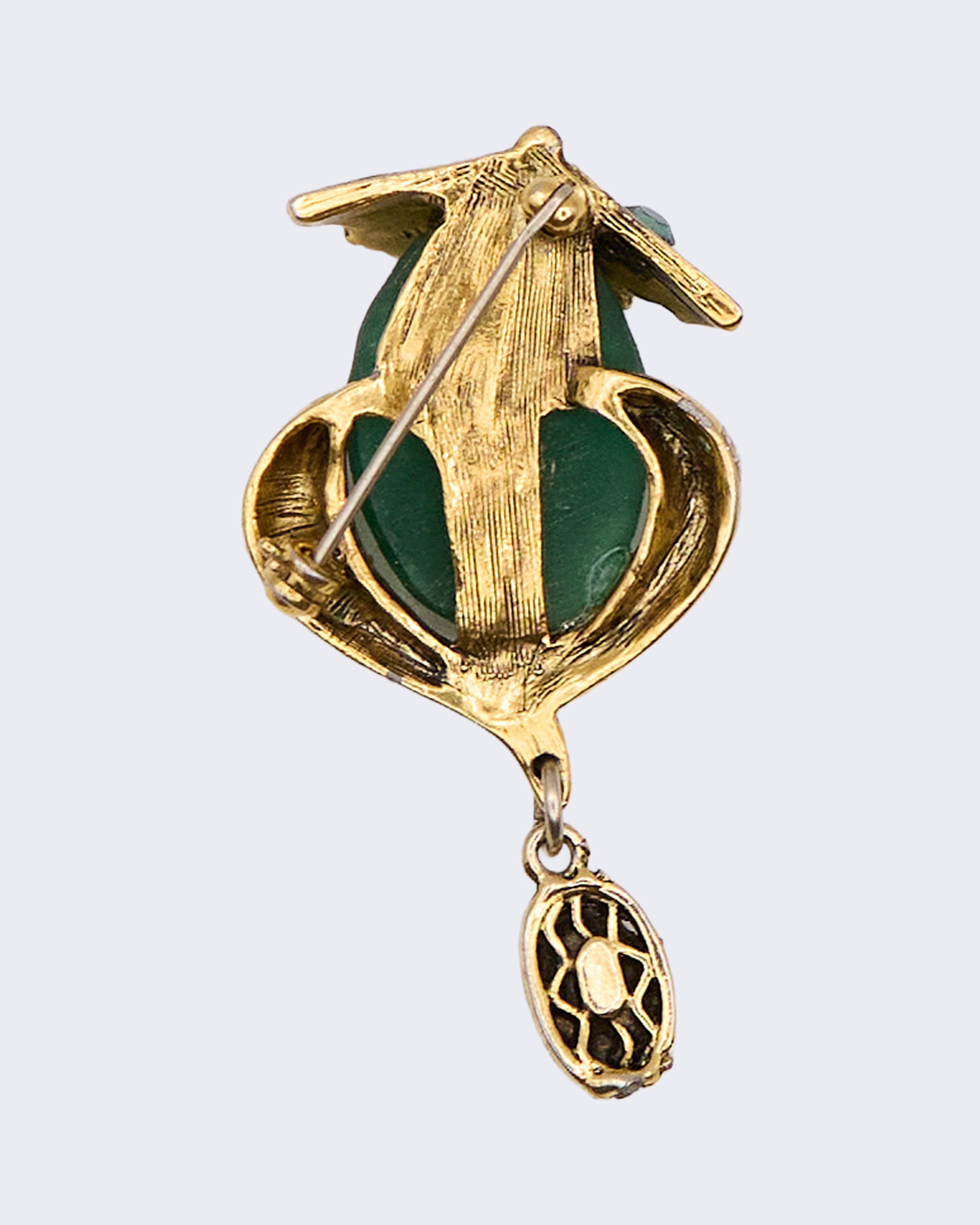 Spilla Vintage Oriental Style con Pietra Verde Intagliata e Pendente – Brooch Bijoux
