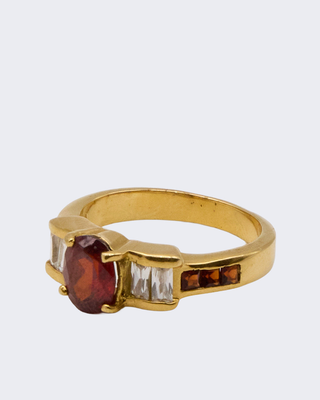 Bague en pierre rouge