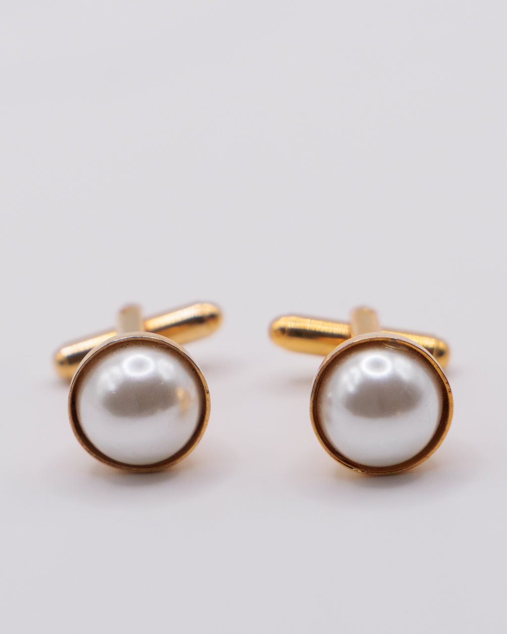 Gemelli vintage dorati con perla effetto cabochon stile minimal elegante