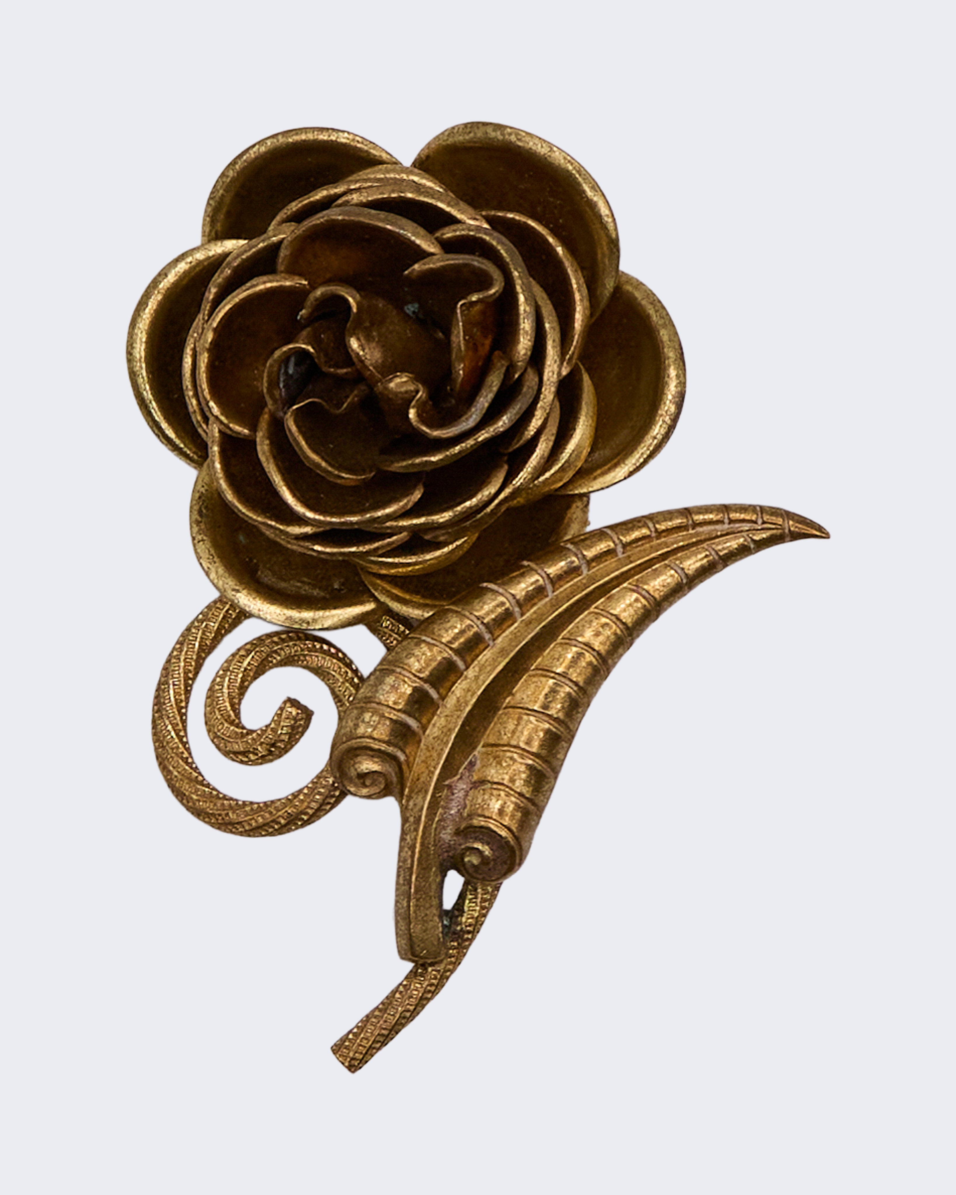 Spilla Vintage Rosa Dorata con Foglia Decorativa – Anni 50