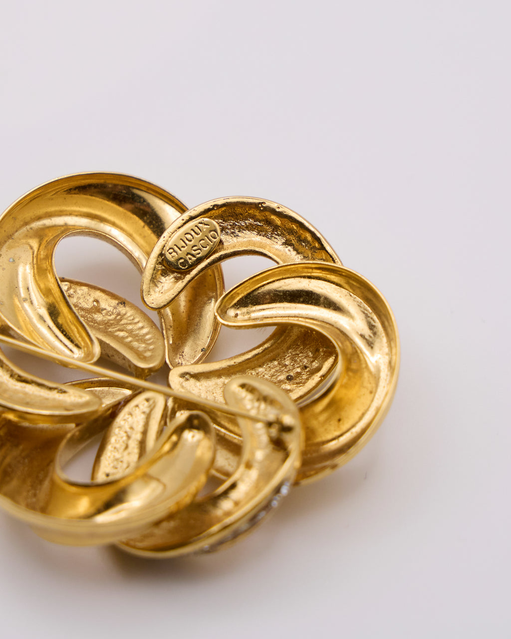 Spilla Vintage Bijoux Cascio Dorata con Strass – Design Astratto Anni ’80