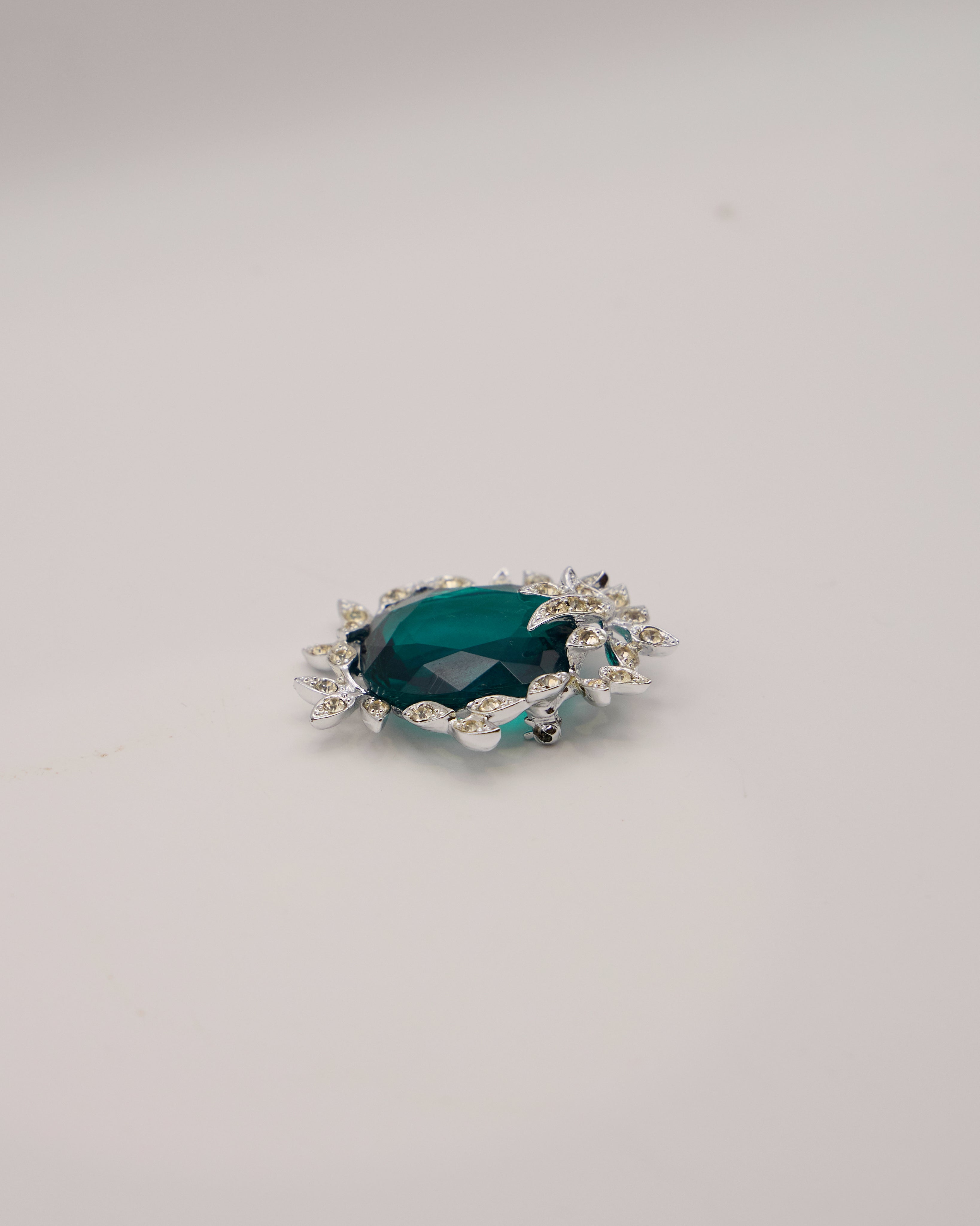 Vintage Sarah Coventry Brooch – Emerald Green Glass and Silver Rhinestones “Holiday Ice”
