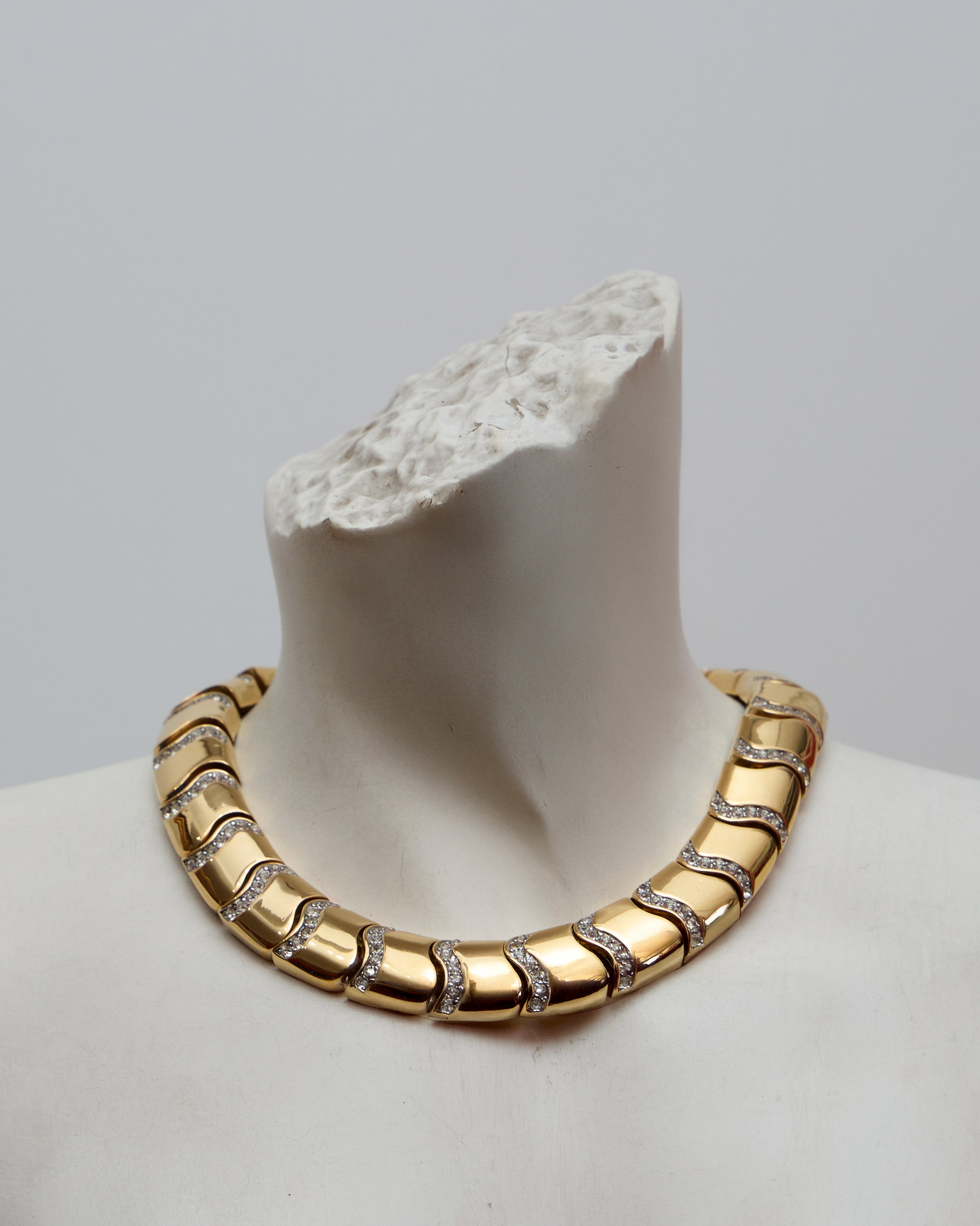 Gioiello Vintage Givenchy Tubogas – Collana in Metallo Placcato Oro con Cristalli – Anni ’80–’90
