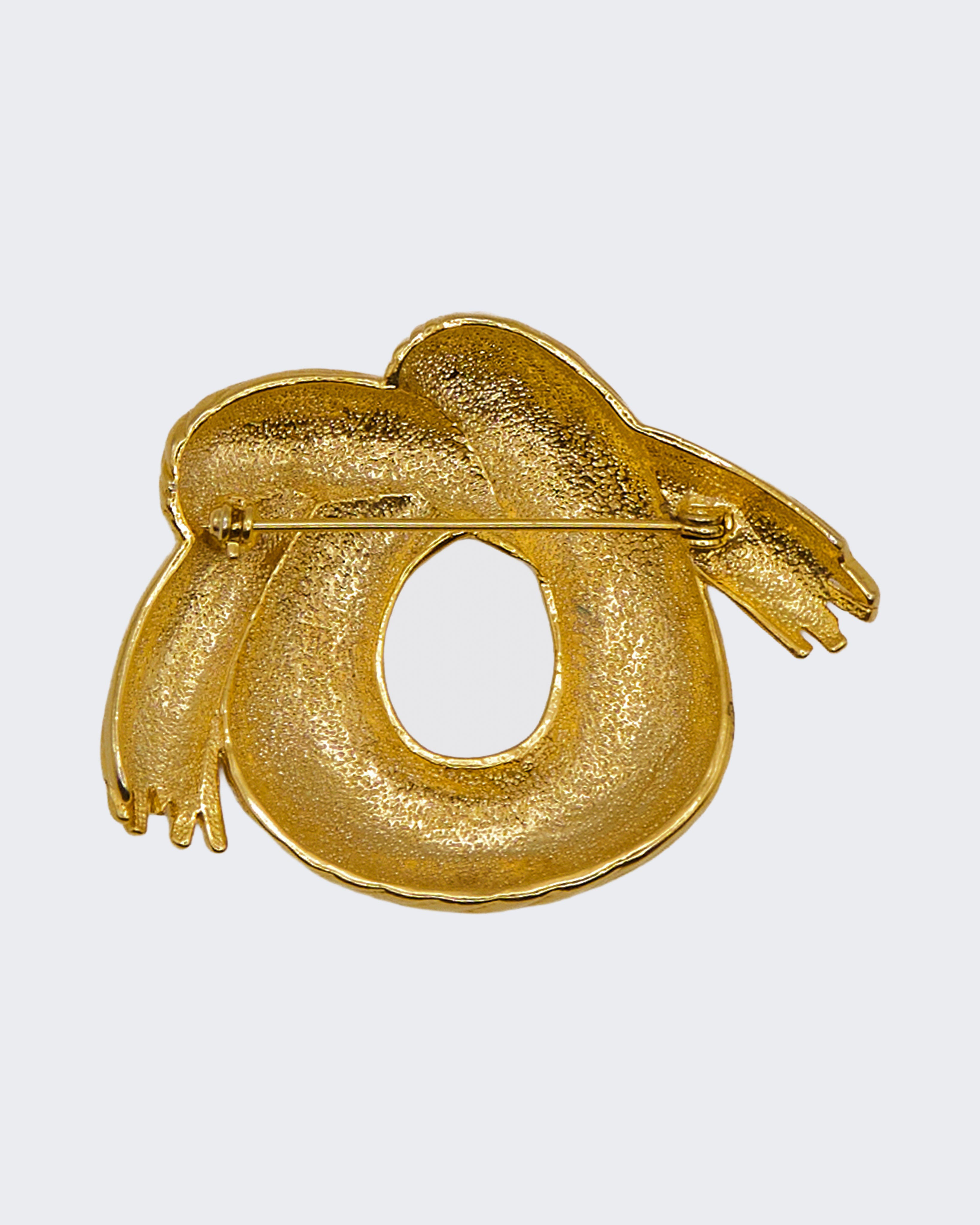 Spilla Vintage a Nodo Modernista in Metallo Color Oro – Design Anni ’80,
