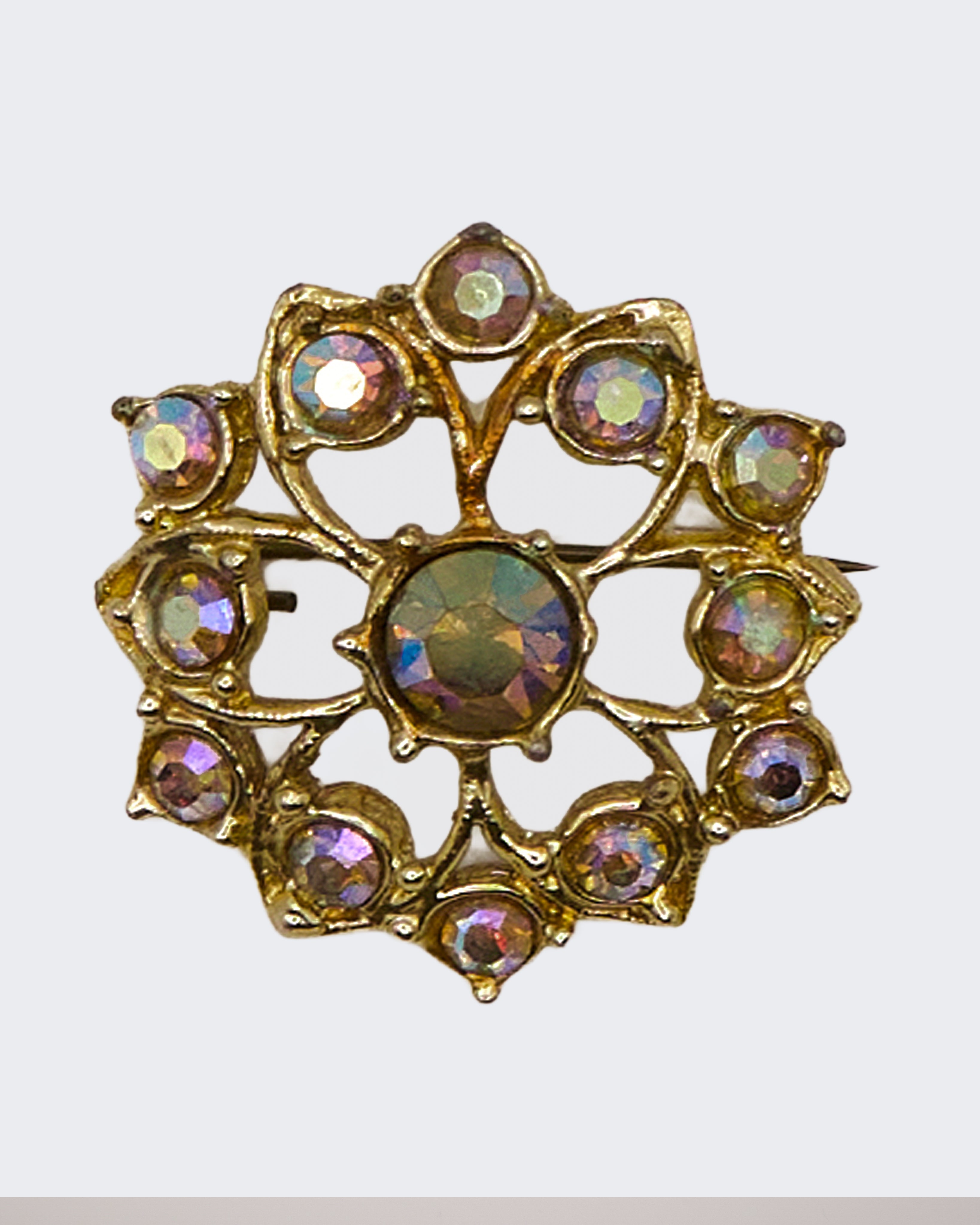 Spilla Vintage con Strass Aurora Boreale in Metallo Oro – Motivo Floreale Barocco