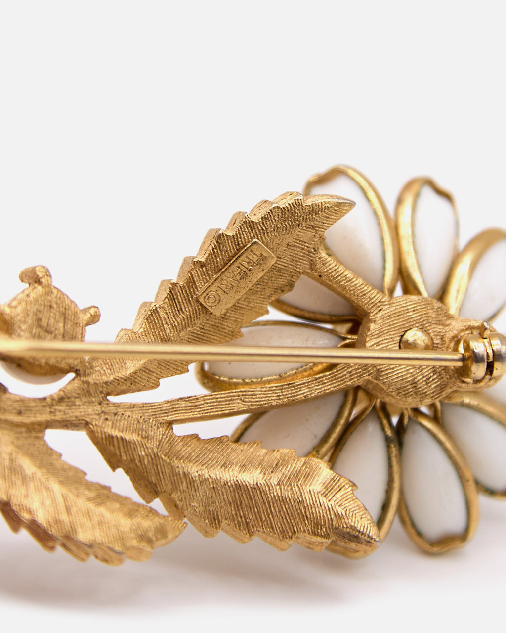 TRIFARI Pin
