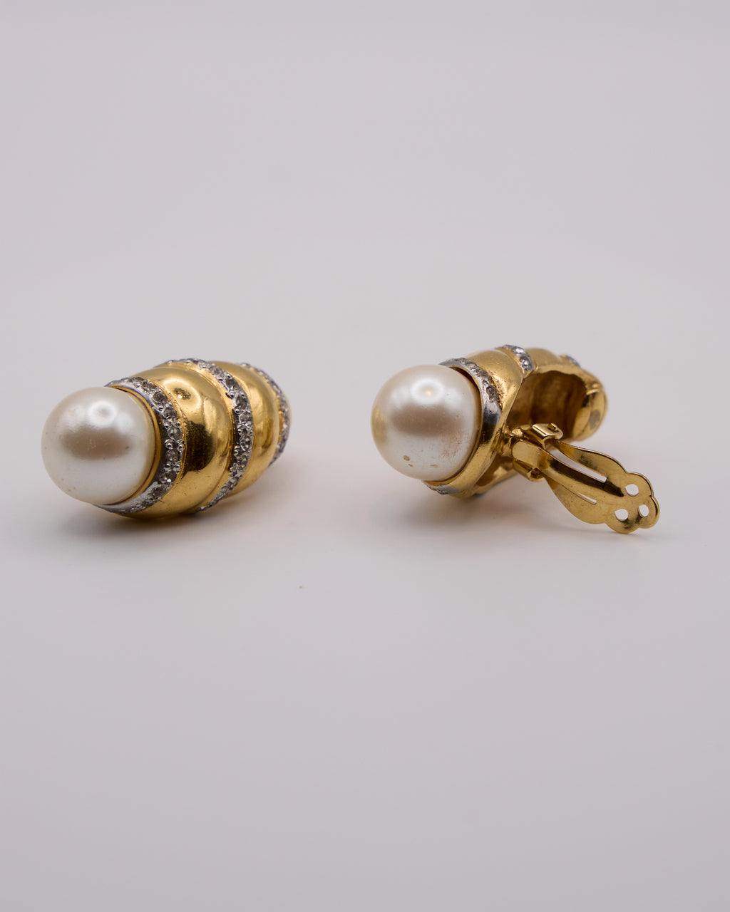 Orecchini Vintage Dorati con Perla e Cristalli – Eleganti Stile Couture