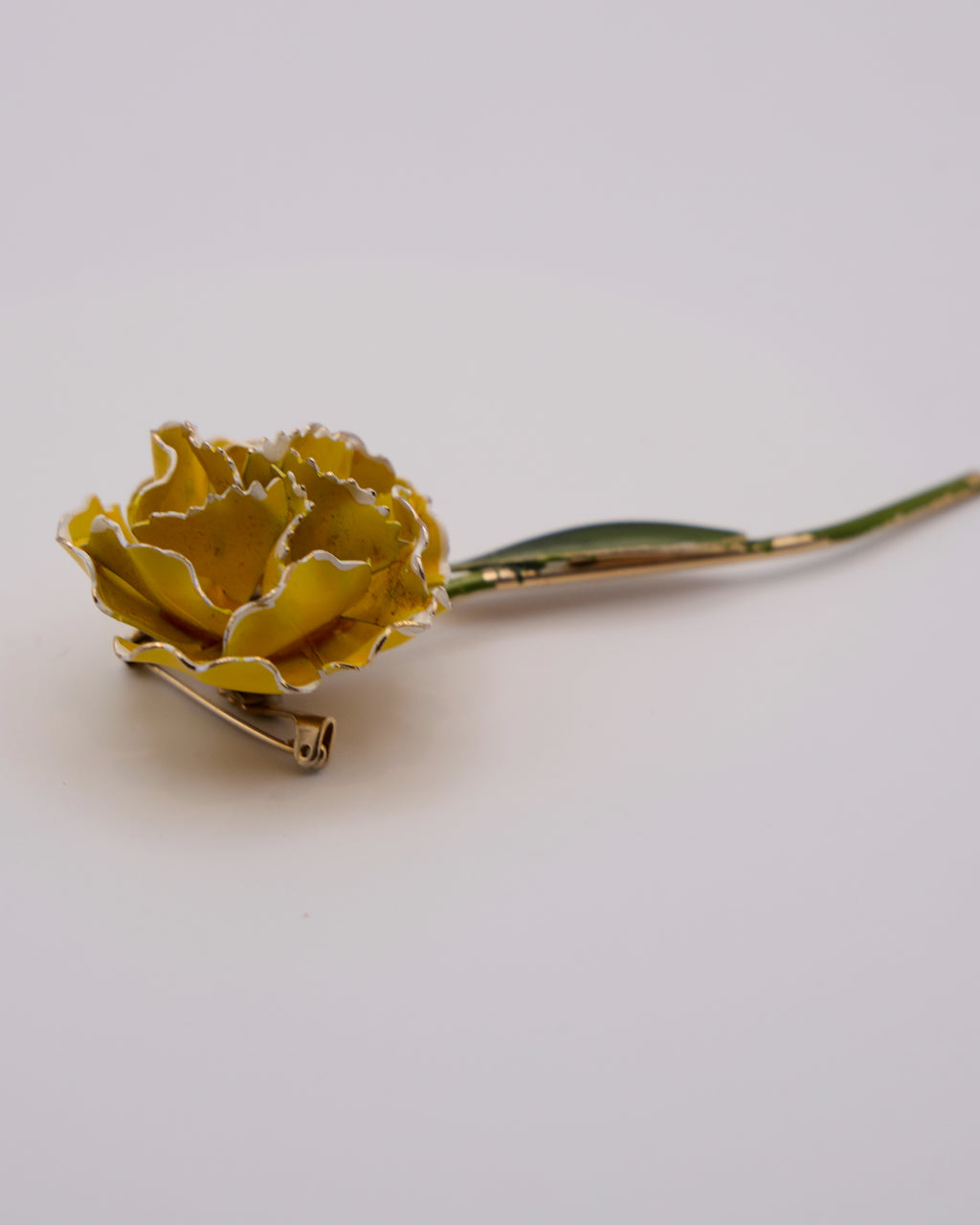 Spilla Vintage Fiore Giallo con Stelo Smaltato – Anni 50