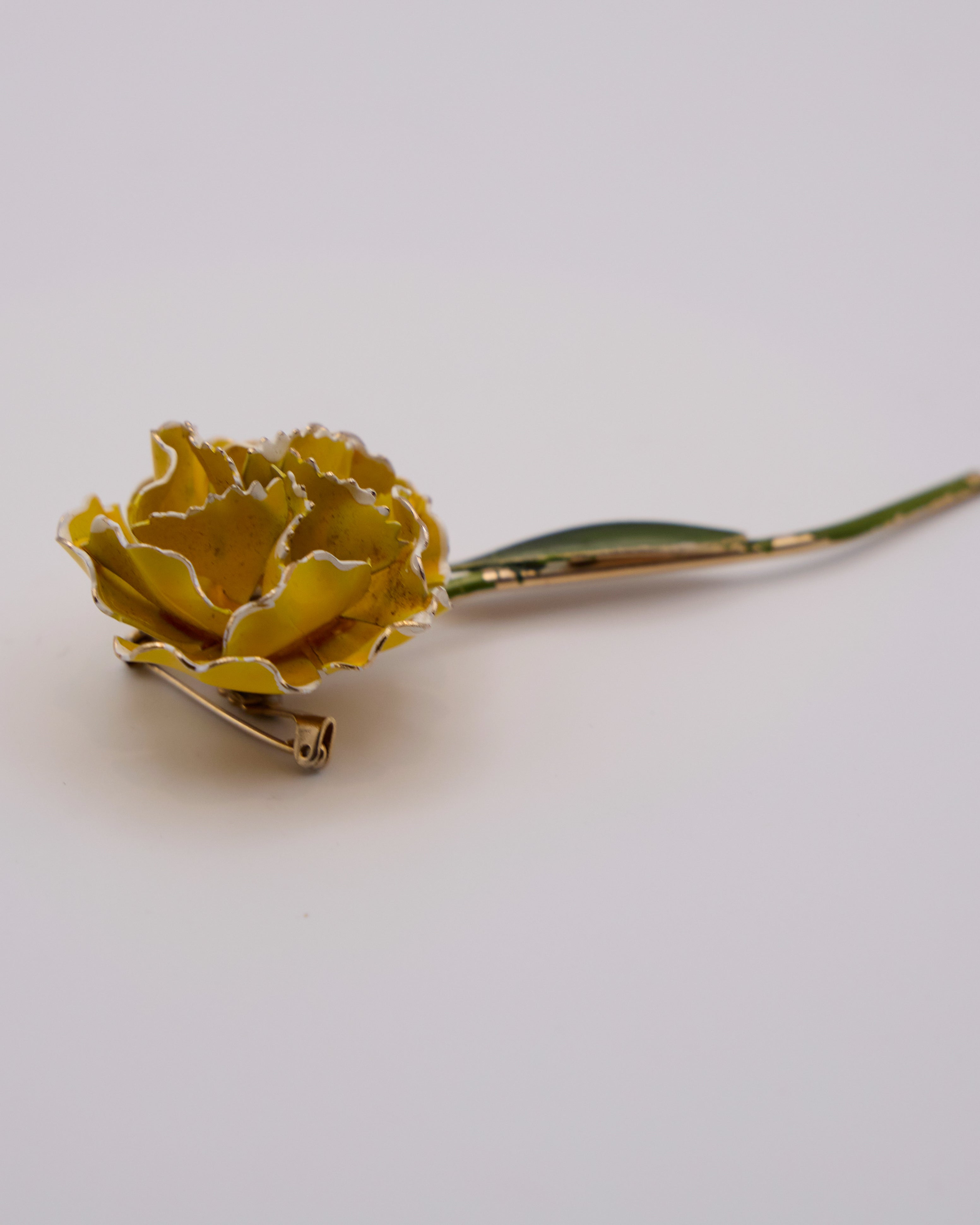 Spilla Vintage Fiore Giallo con Stelo Smaltato – Anni 50