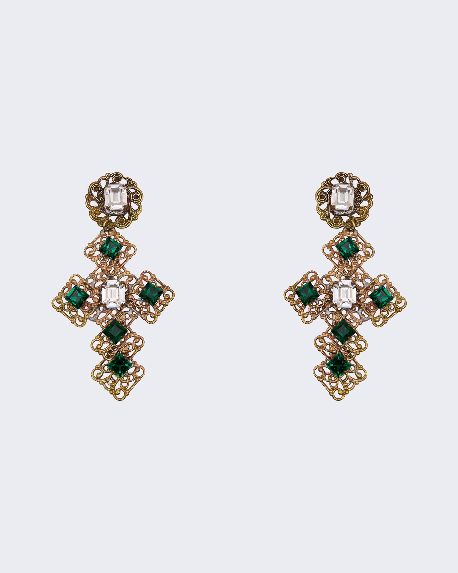 Orecchini Vintage Croce Filigrana con Cristalli Verdi – Statement Barocco Dorato