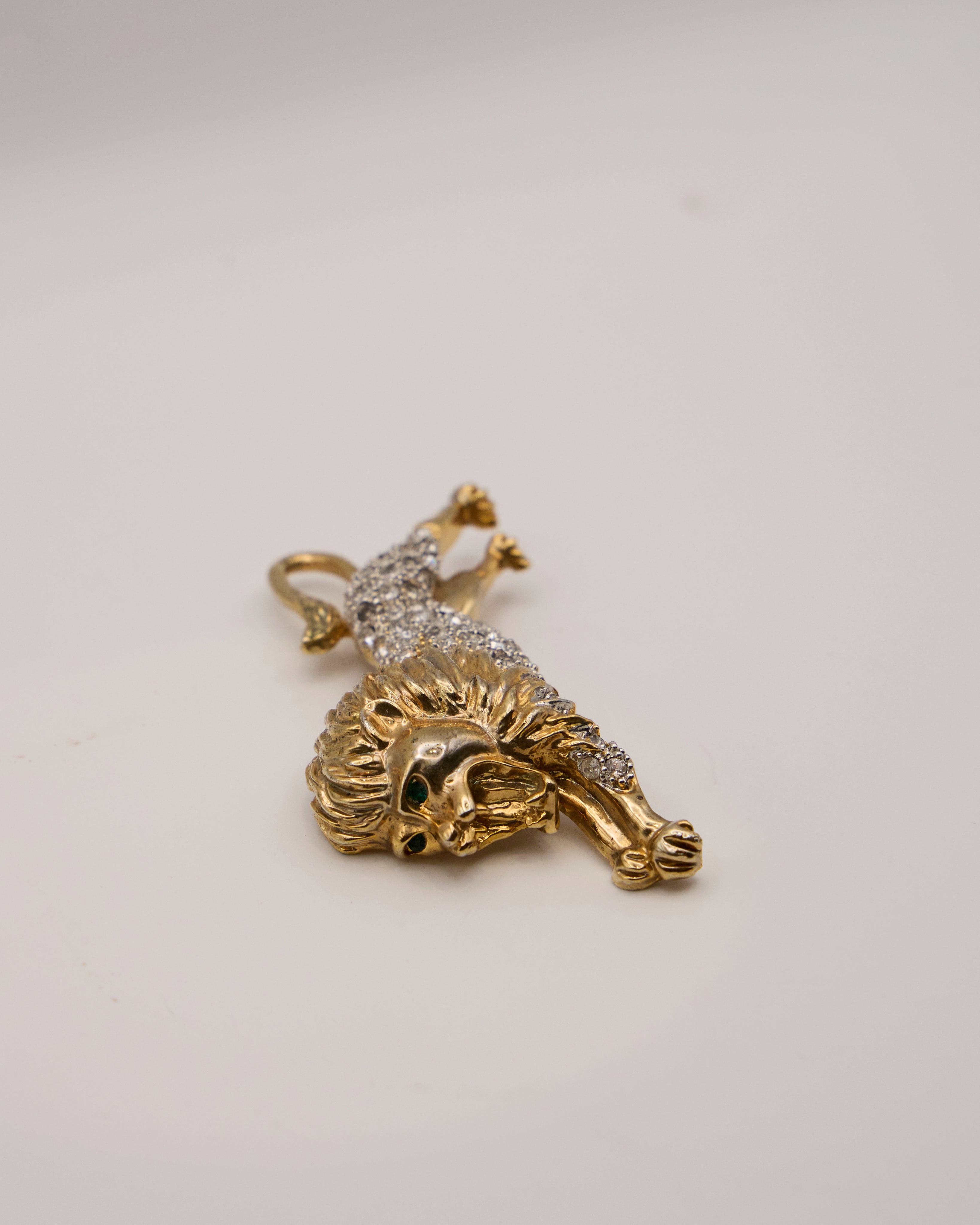 Vintage Lion Brooch in Gold Metal and Crystals