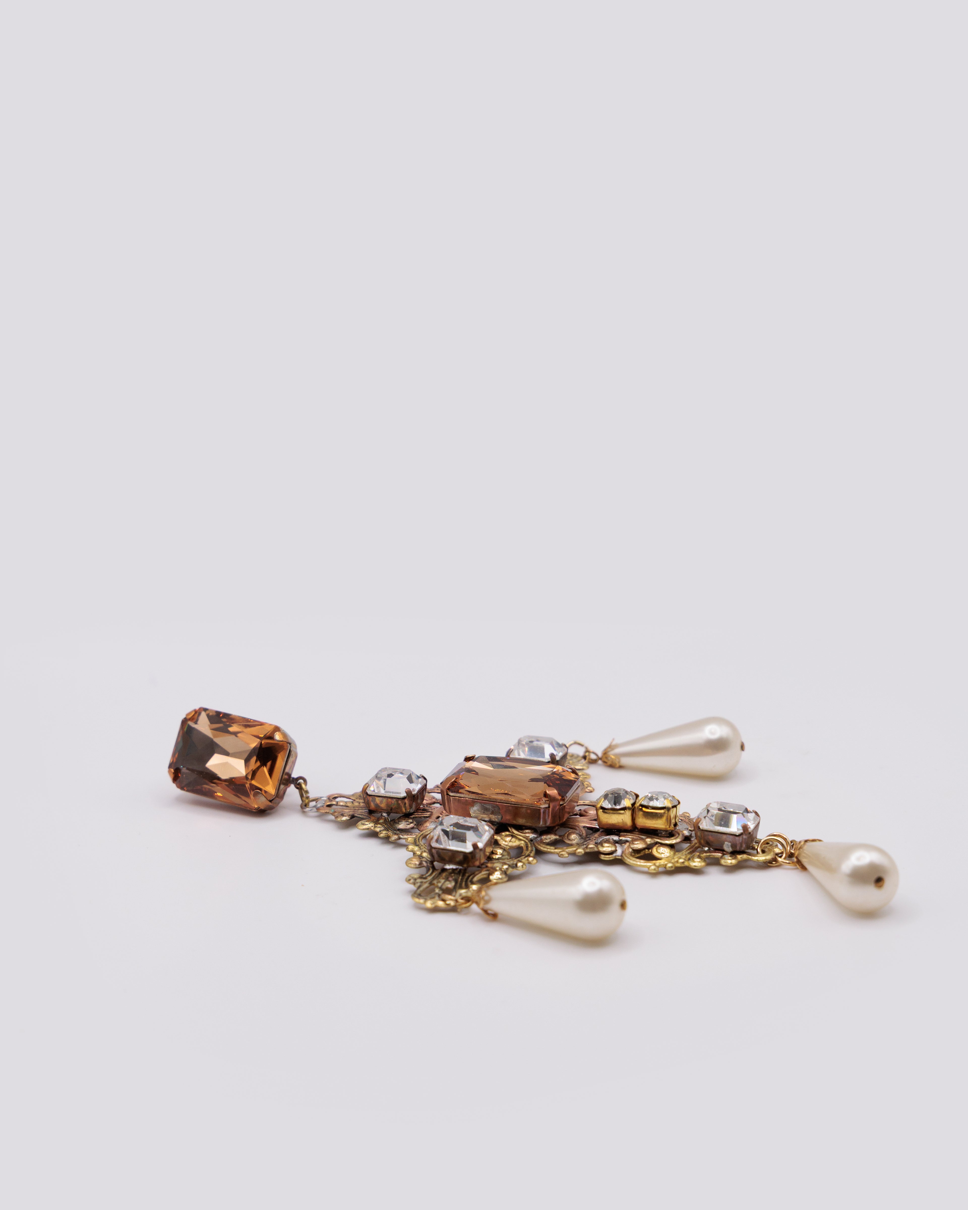 Orecchini Vintage Croce Barocca Oro con Cristalli Ambra e Perle – Statement Earrings