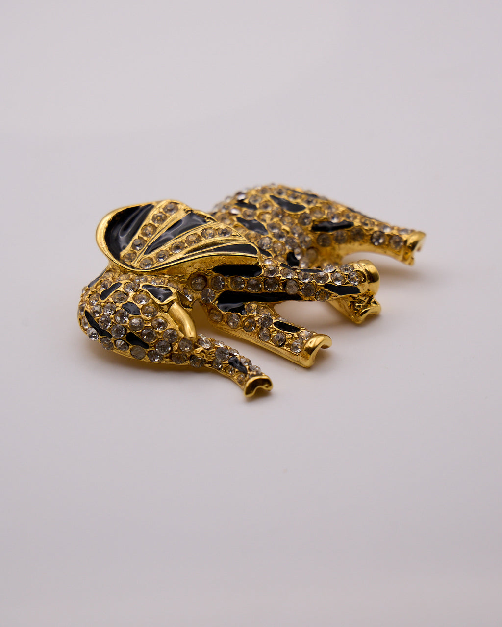 Spilla vintage a elefante con smalto nero e cristalli