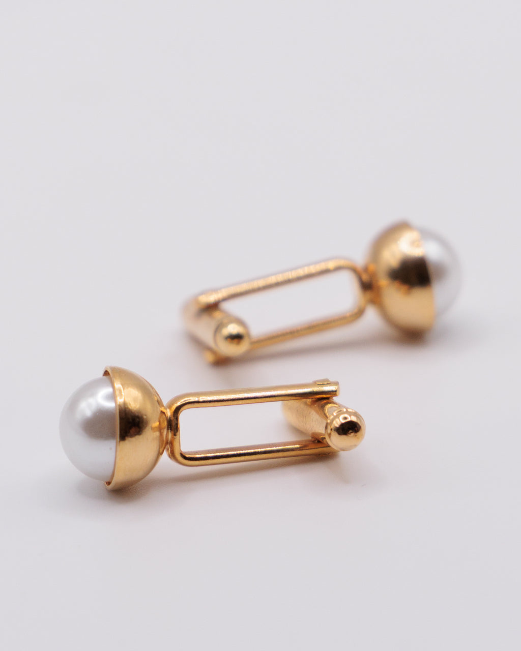 Gemelli vintage dorati con perla effetto cabochon stile minimal elegante