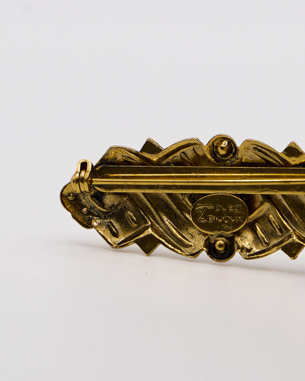Spilla Vintage Art Déco Firmata Dueci Bijoux – Cristalli Verdi e Bianchi Dorati