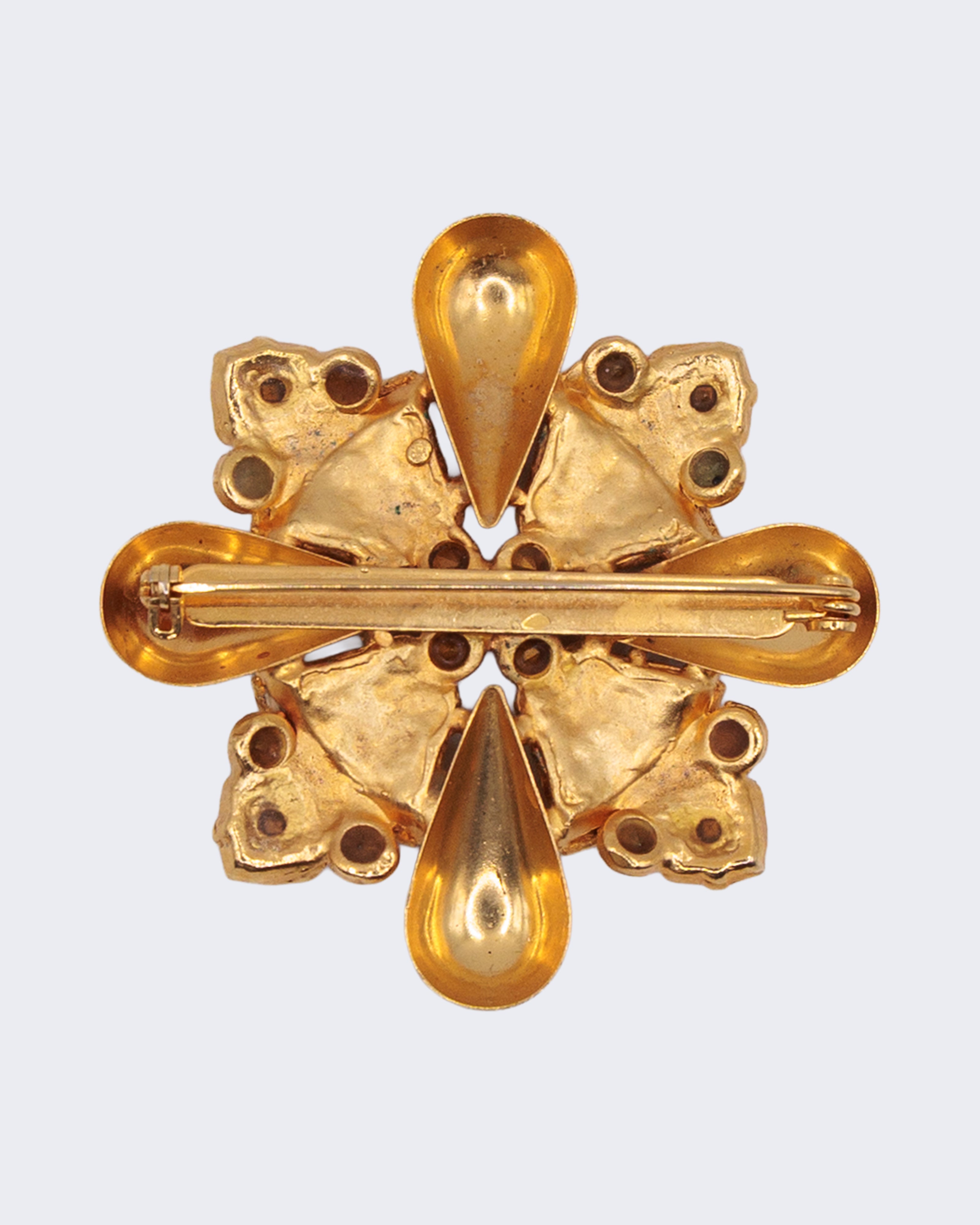 Spilla Vintage Dorata con Strass e Pietre Blu – Design Croce Retrò